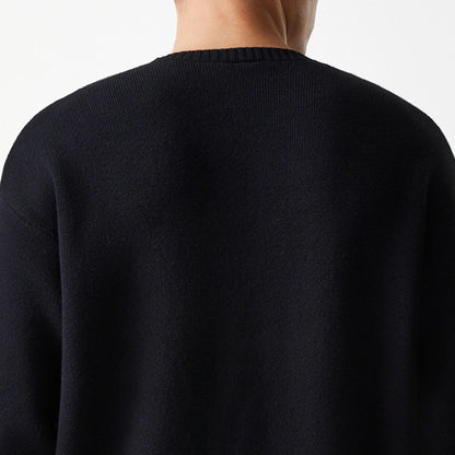The Male model is wearing Chicago Bulls NBA Knit Black Oversized Knit Sweater 8