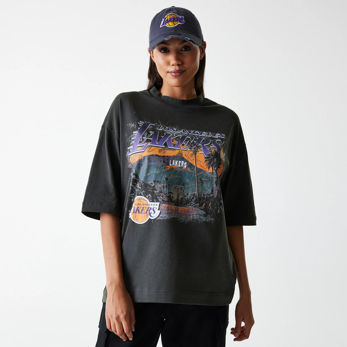 The Male model is wearing LA Lakers NBA Washed Graphic Grey T-Shirt 4