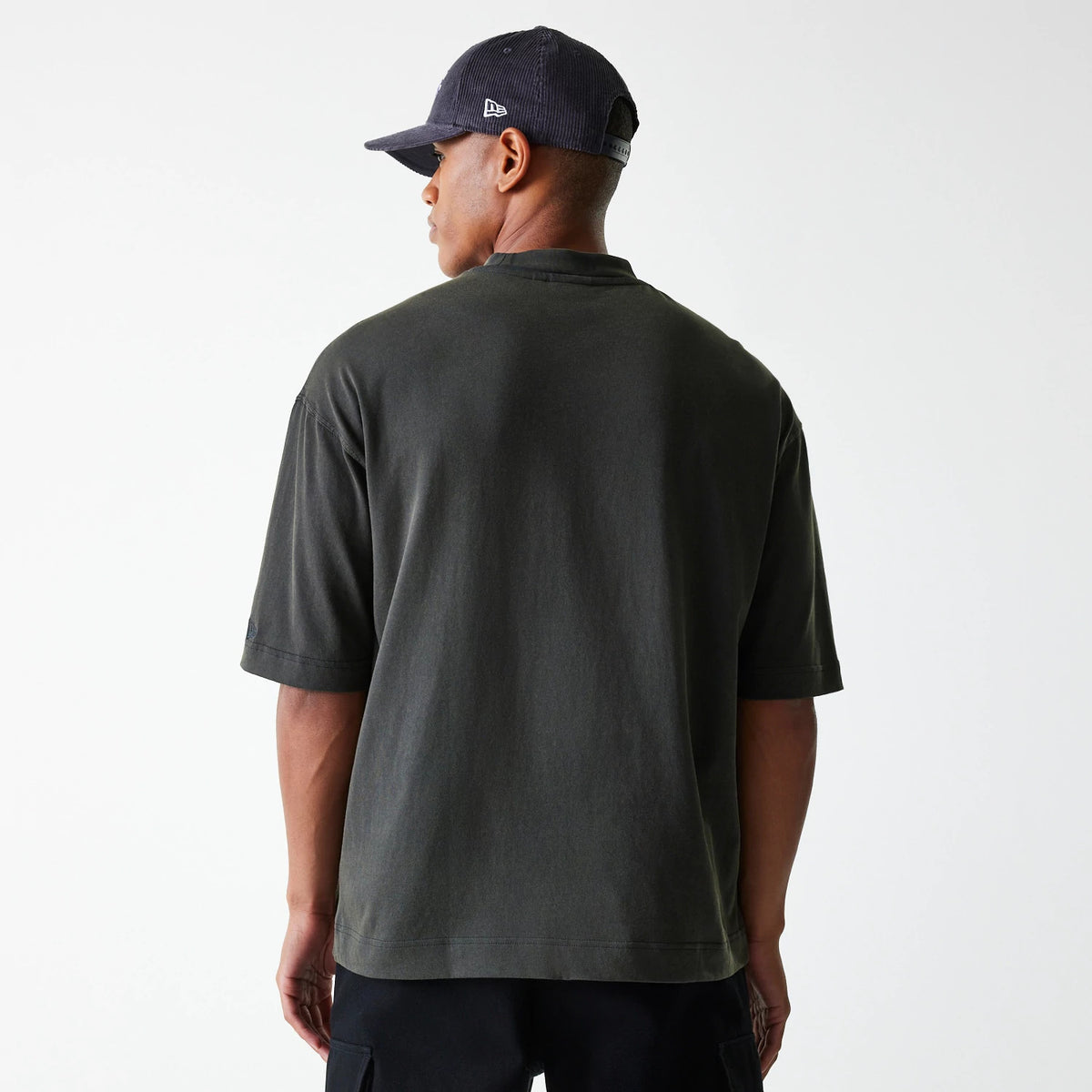 The Male model is wearing LA Lakers NBA Washed Graphic Grey T-Shirt 2