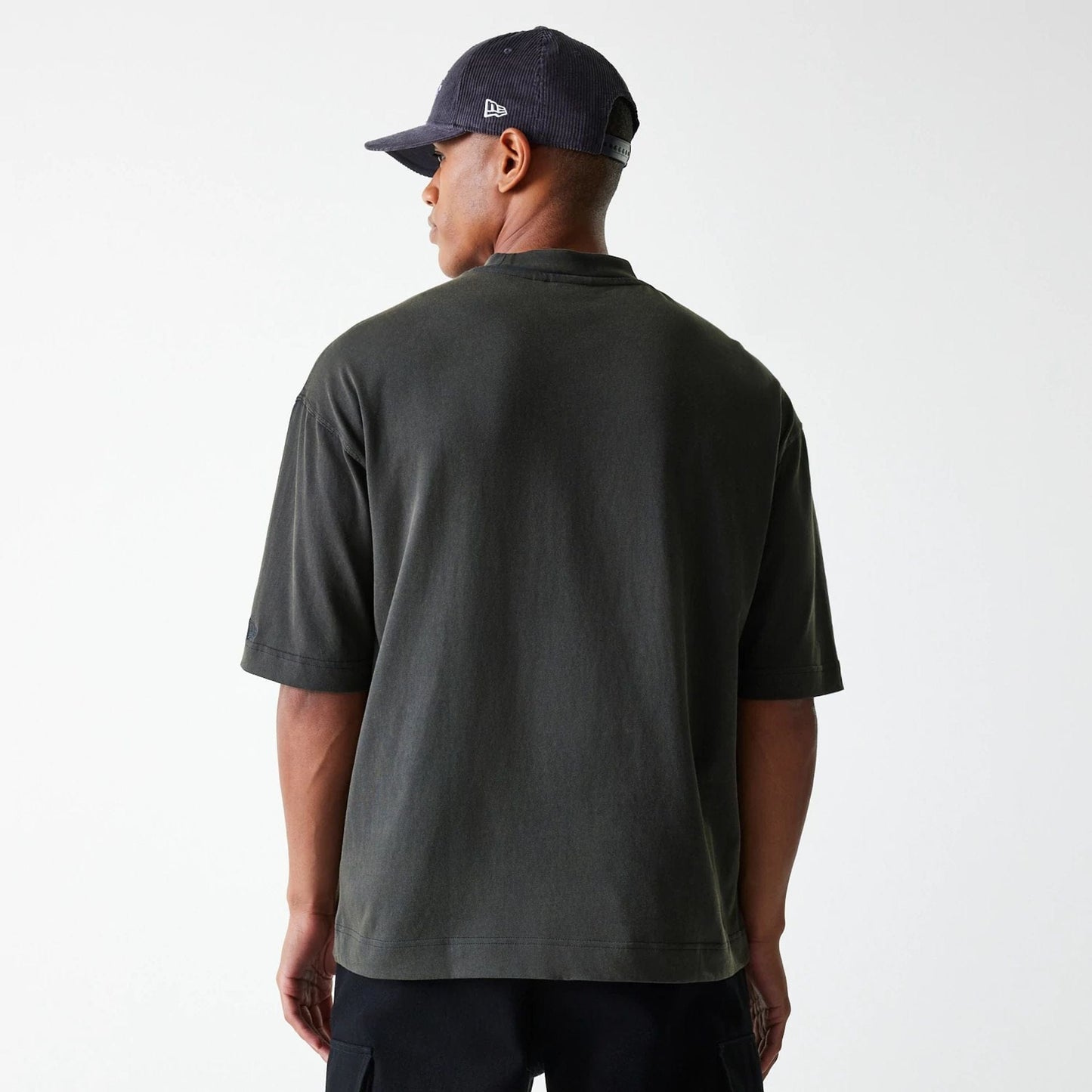 The Male model is wearing LA Lakers NBA Washed Graphic Grey T-Shirt 2