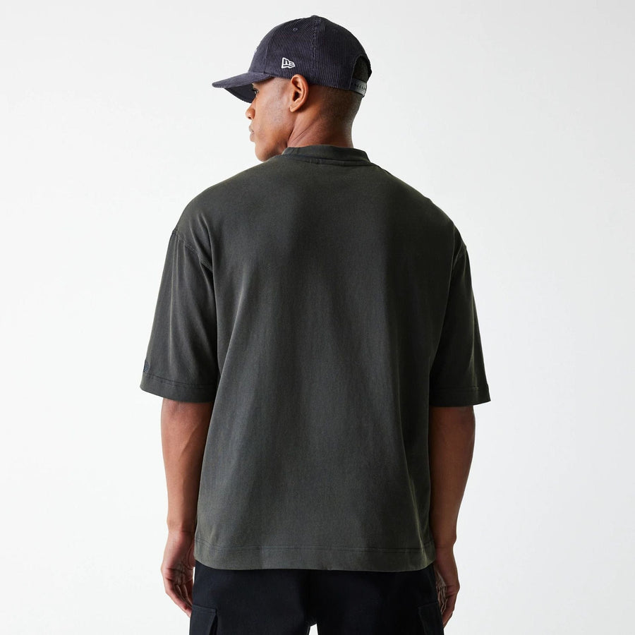 The Male model is wearing LA Lakers NBA Washed Graphic Grey T-Shirt 2