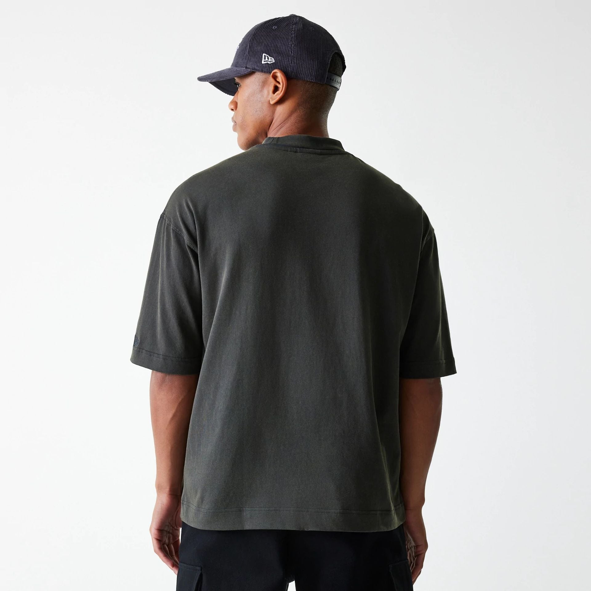 The Male model is wearing LA Lakers NBA Washed Graphic Grey T-Shirt 2