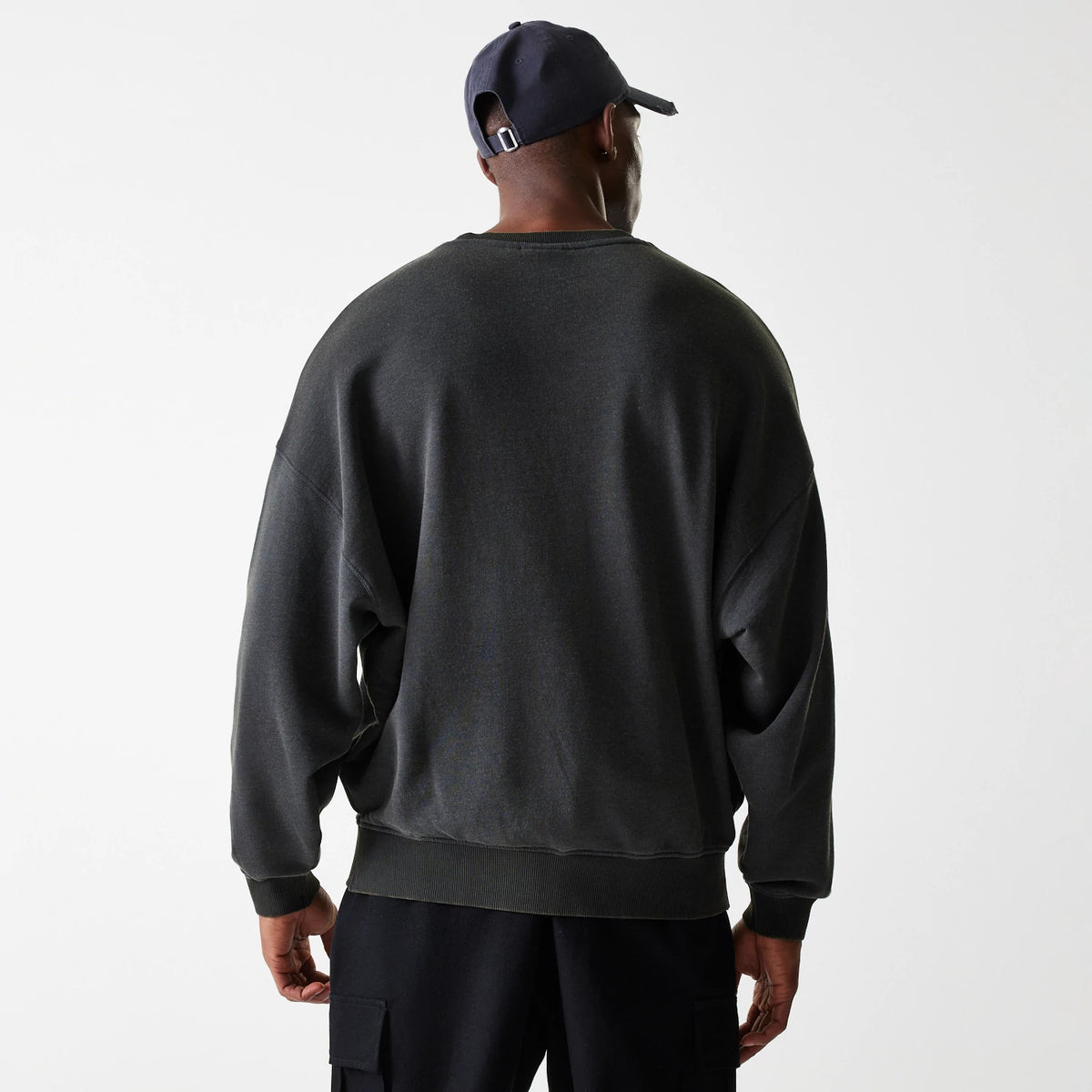 The Male model is wearing LA Lakers NBA Washed Graphic Grey Oversized Crew Neck Sweater 2
