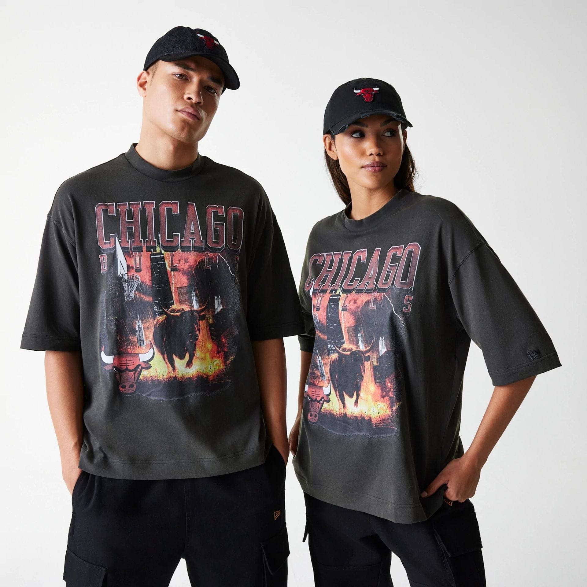 The Male model is wearing Chicago Bulls NBA Washed Graphic Grey T-Shirt 1