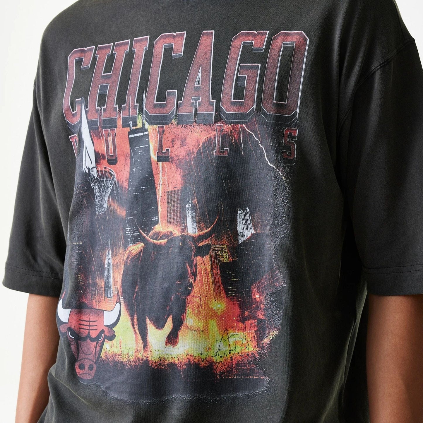 The Male model is wearing Chicago Bulls NBA Washed Graphic Grey T-Shirt 6