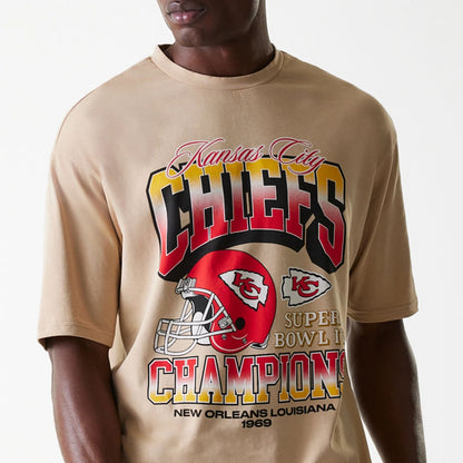 The Male model is wearing Kansas City Chiefs NFL Washed Super Bowl Beige Oversized T-Shirt 3