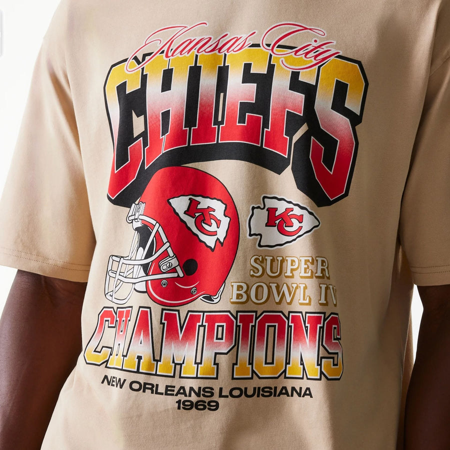 The Male model is wearing Kansas City Chiefs NFL Washed Super Bowl Beige Oversized T-Shirt 4
