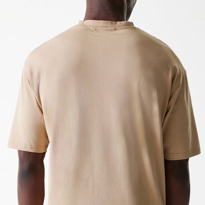 The Male model is wearing Kansas City Chiefs NFL Washed Super Bowl Beige Oversized T-Shirt 7