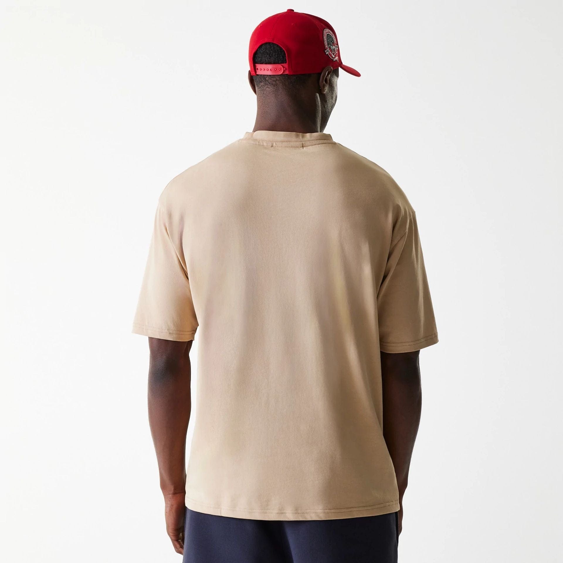 The Male model is wearing Kansas City Chiefs NFL Washed Super Bowl Beige Oversized T-Shirt 2