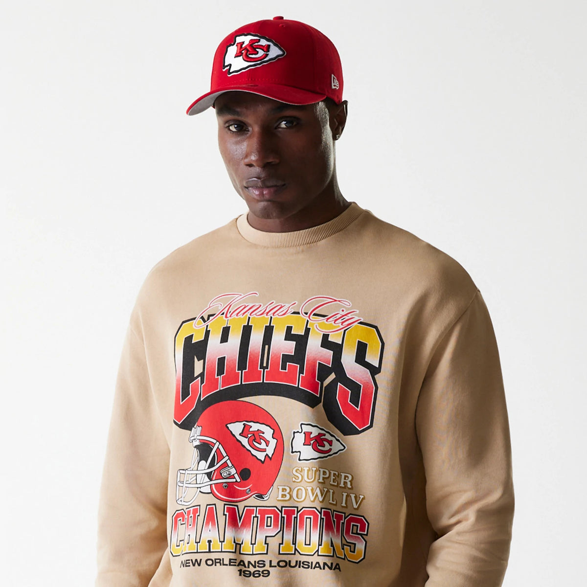 The Male model is wearing Kansas City Chiefs NFL Washed Super Bowl Beige Oversized Crew Neck Sweater 3