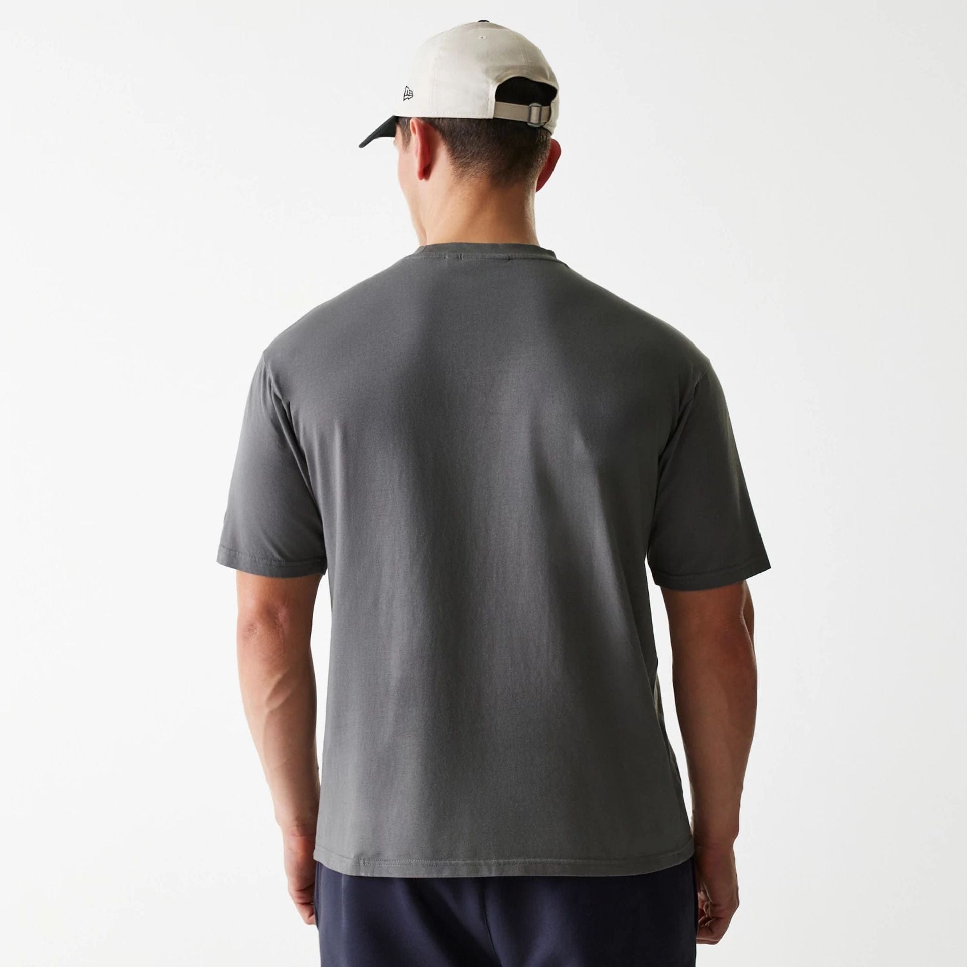 The Male model is wearing San Francisco 49ers NFL Washed Super Bowl Grey Oversized T-Shirt 2