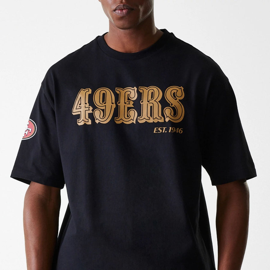 The Male model is wearing San Francisco 49ers NFL Wordmark Black Oversized T-Shirt 3