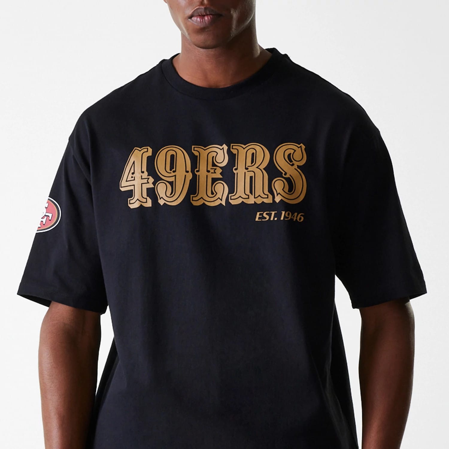 The Male model is wearing San Francisco 49ers NFL Wordmark Black Oversized T-Shirt 3