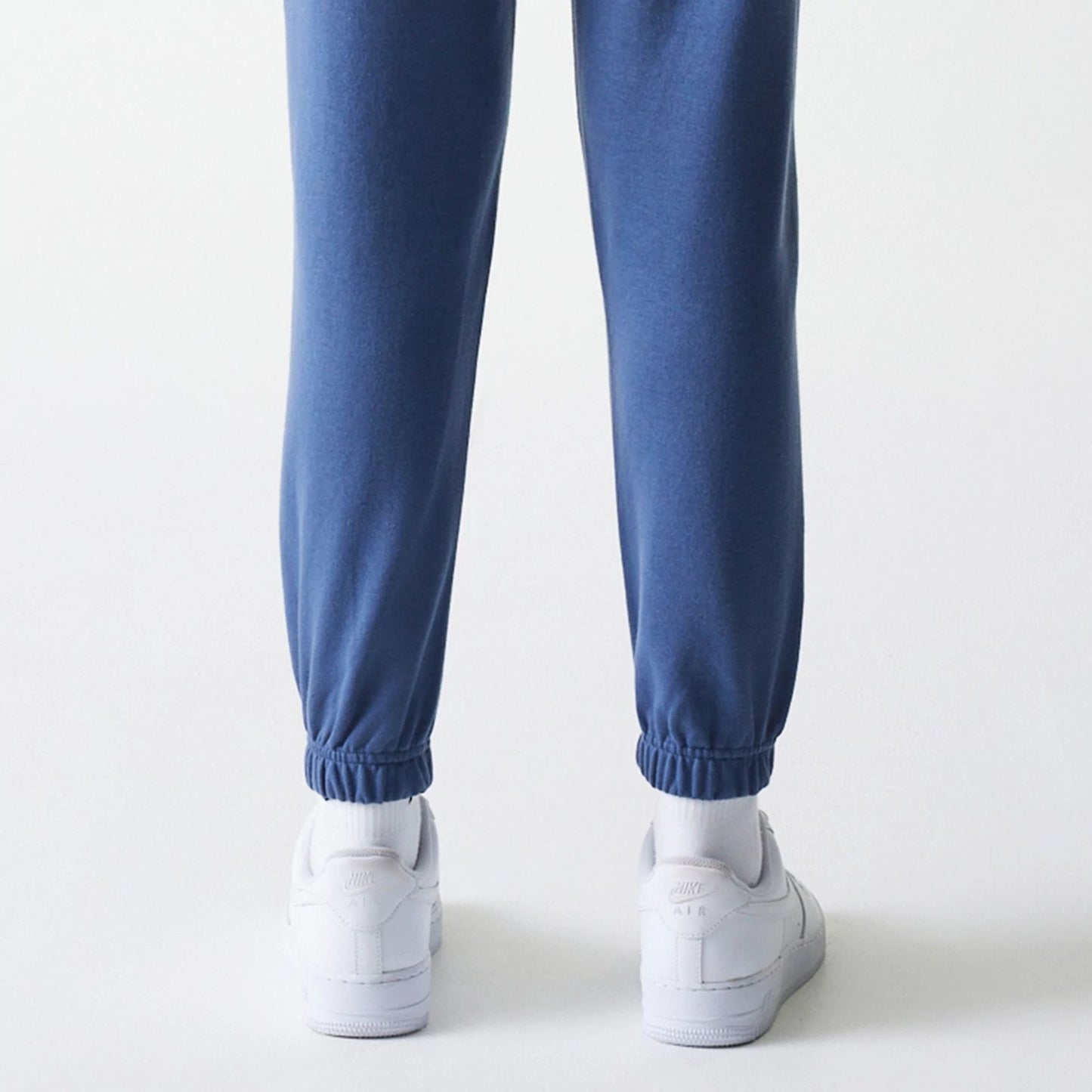 The Female model is wearing LA Dodgers Womens MLB Midi League Essential Dark Blue Joggers 7