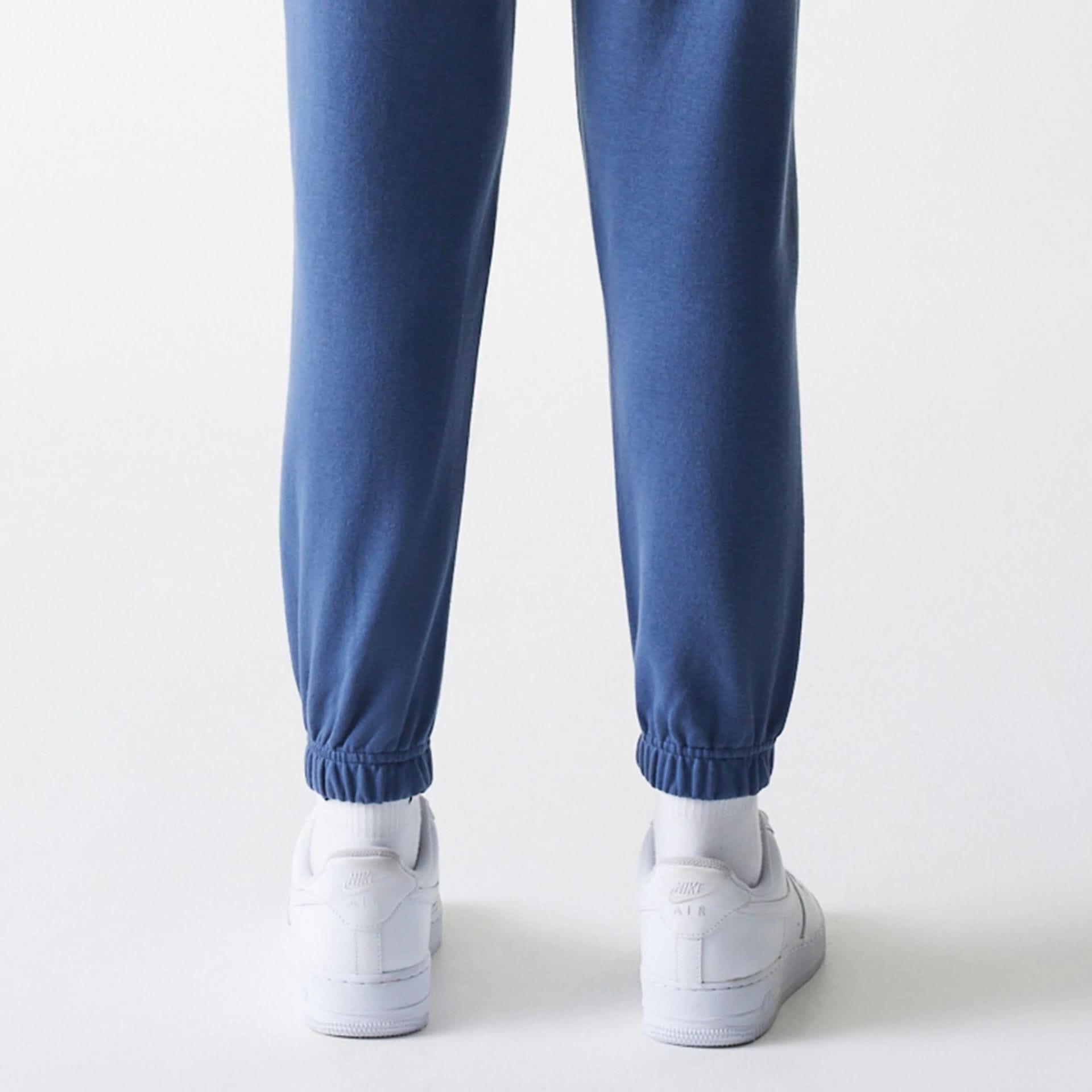 The Female model is wearing LA Dodgers Womens MLB Midi League Essential Dark Blue Joggers 7