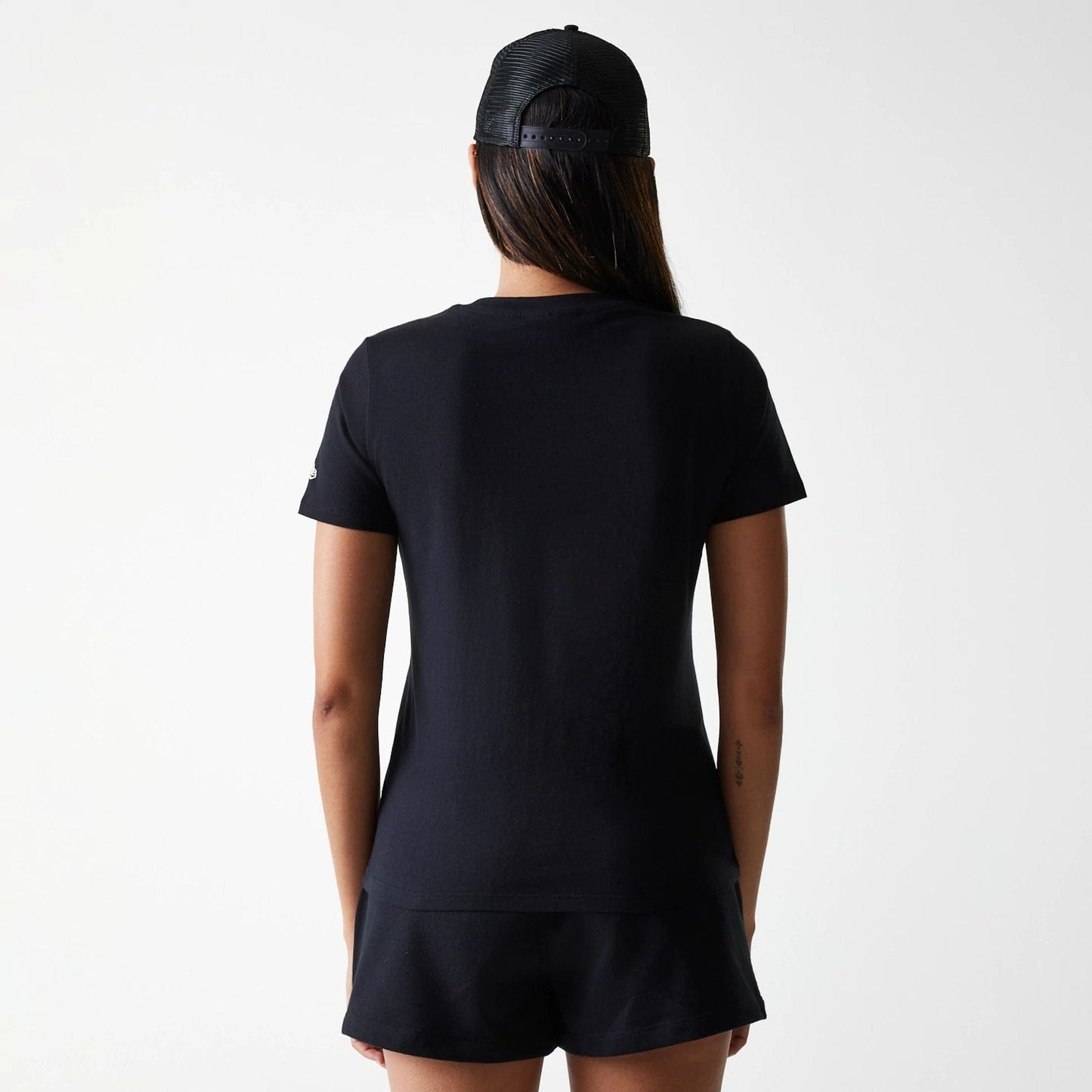 The Female model is wearing New York Yankees Womens MLB Midi League Essential Black T-Shirt 2