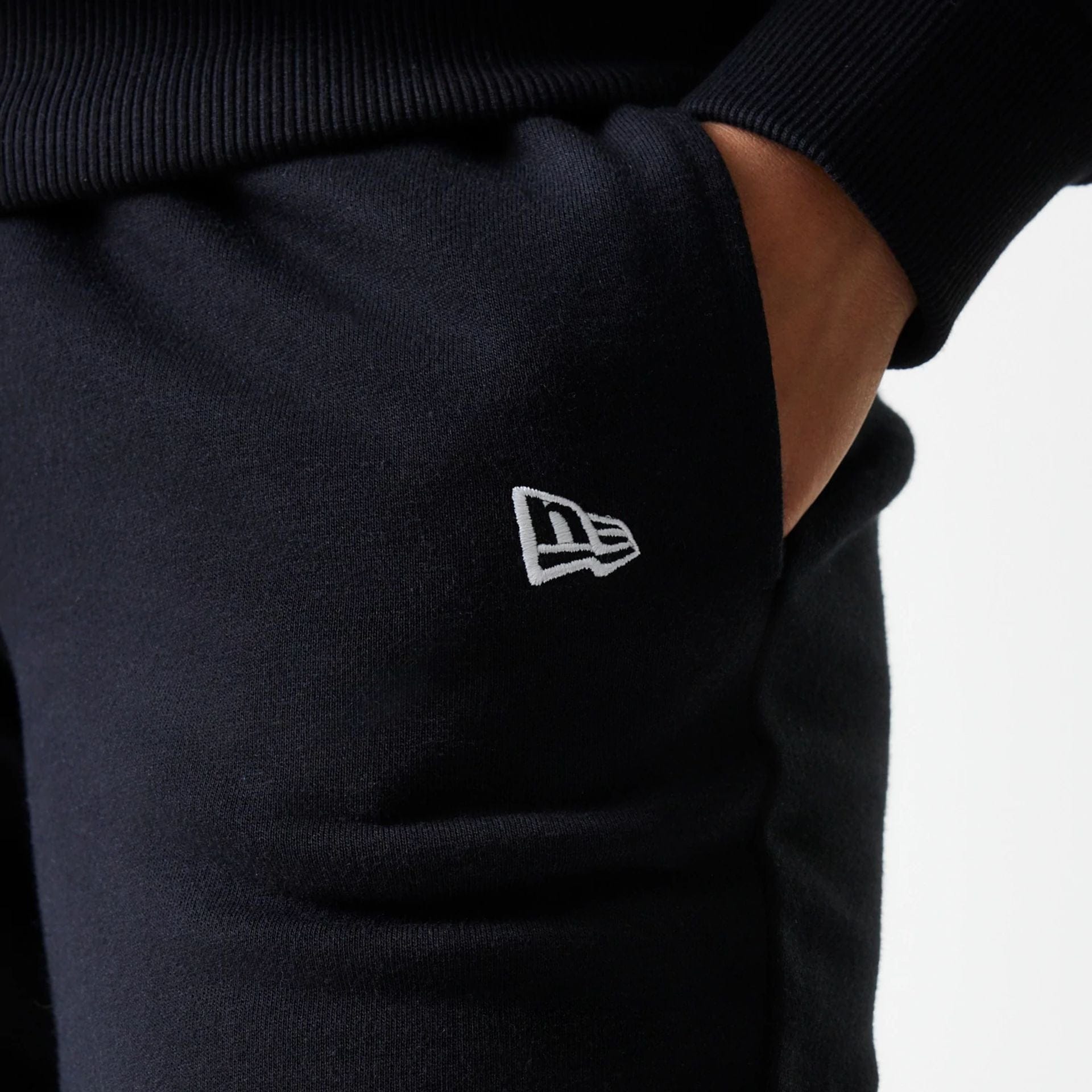 The Female model is wearing New York Yankees Womens MLB Midi League Essential Black Joggers 4