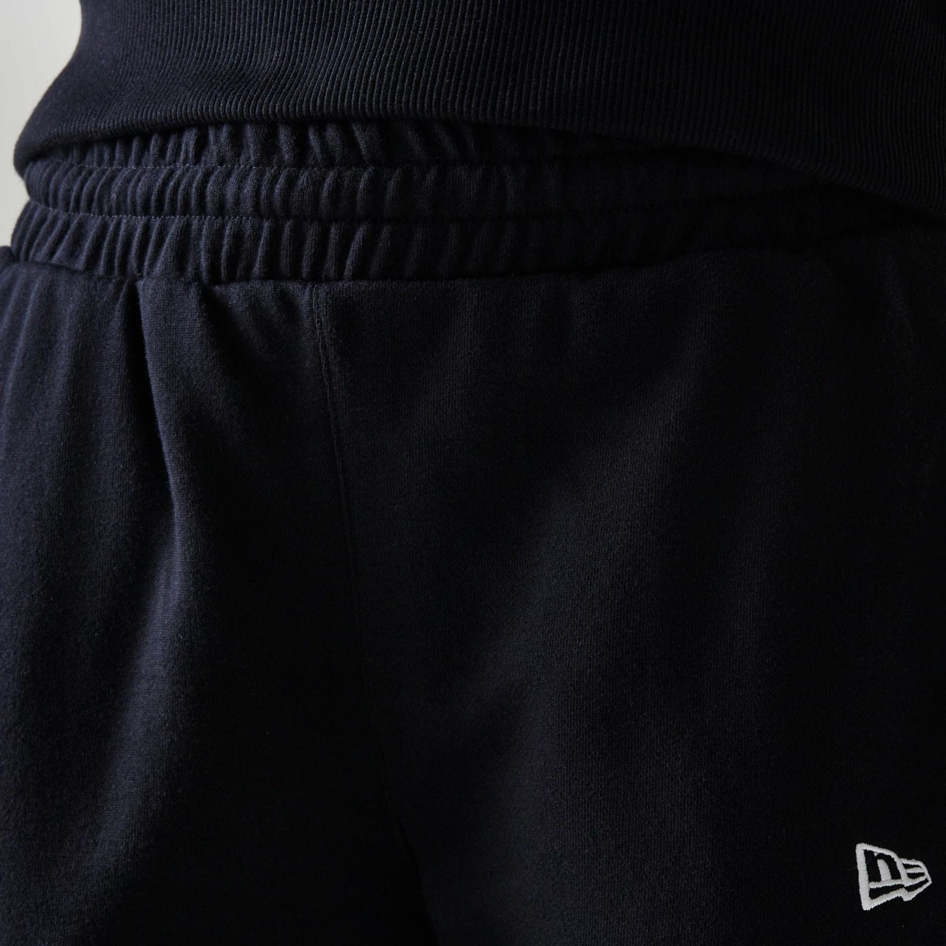 The Female model is wearing New York Yankees Womens MLB Midi League Essential Black Joggers 5