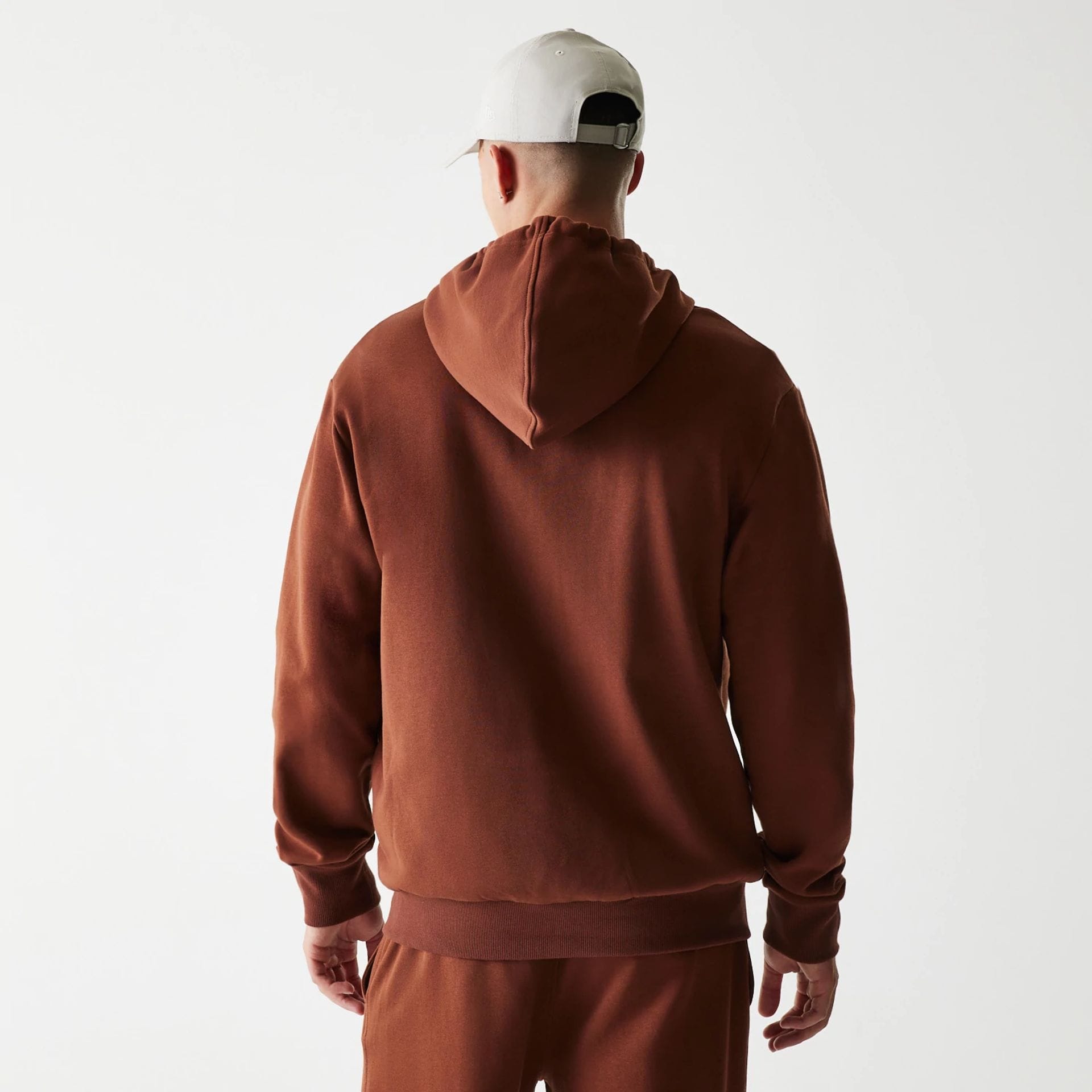 The Male model is wearing New York Yankees MLB Midi League Essential Brown Oversized Full Zip Hoodie 2