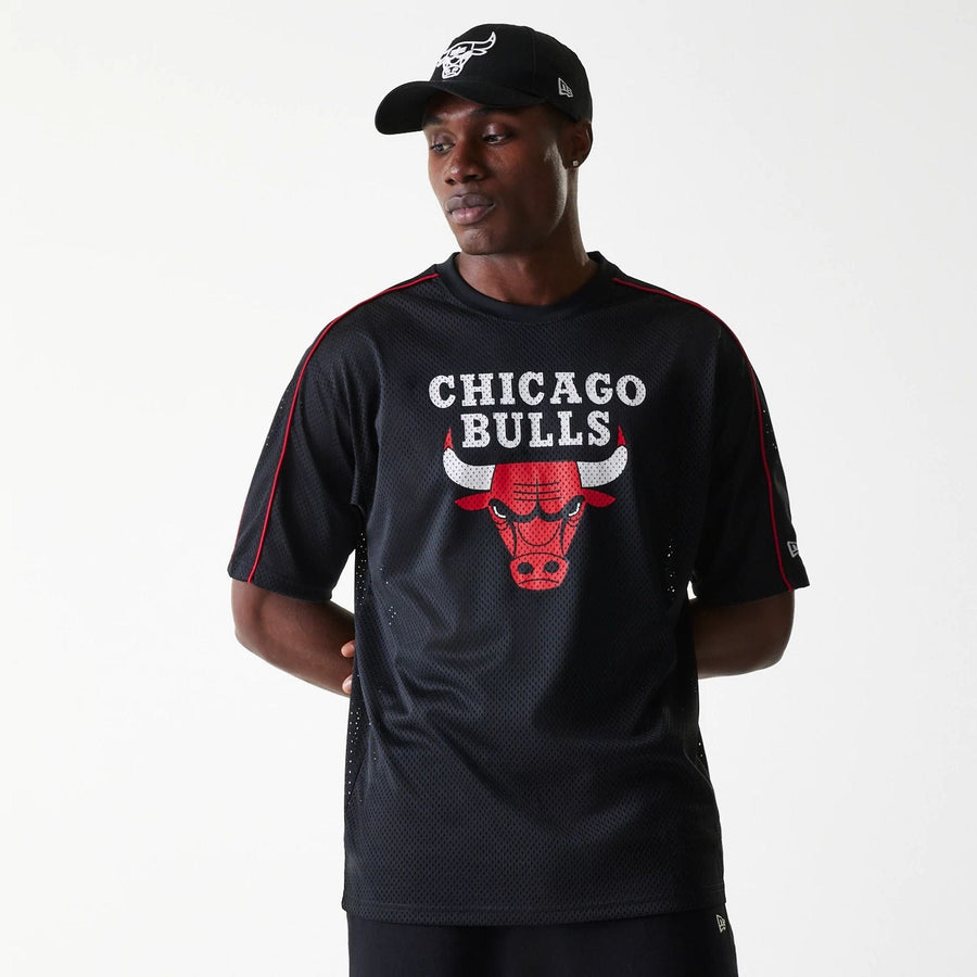 The Male model is wearing Chicago Bulls NBA Piping Black Oversized Mesh T-Shirt 1
