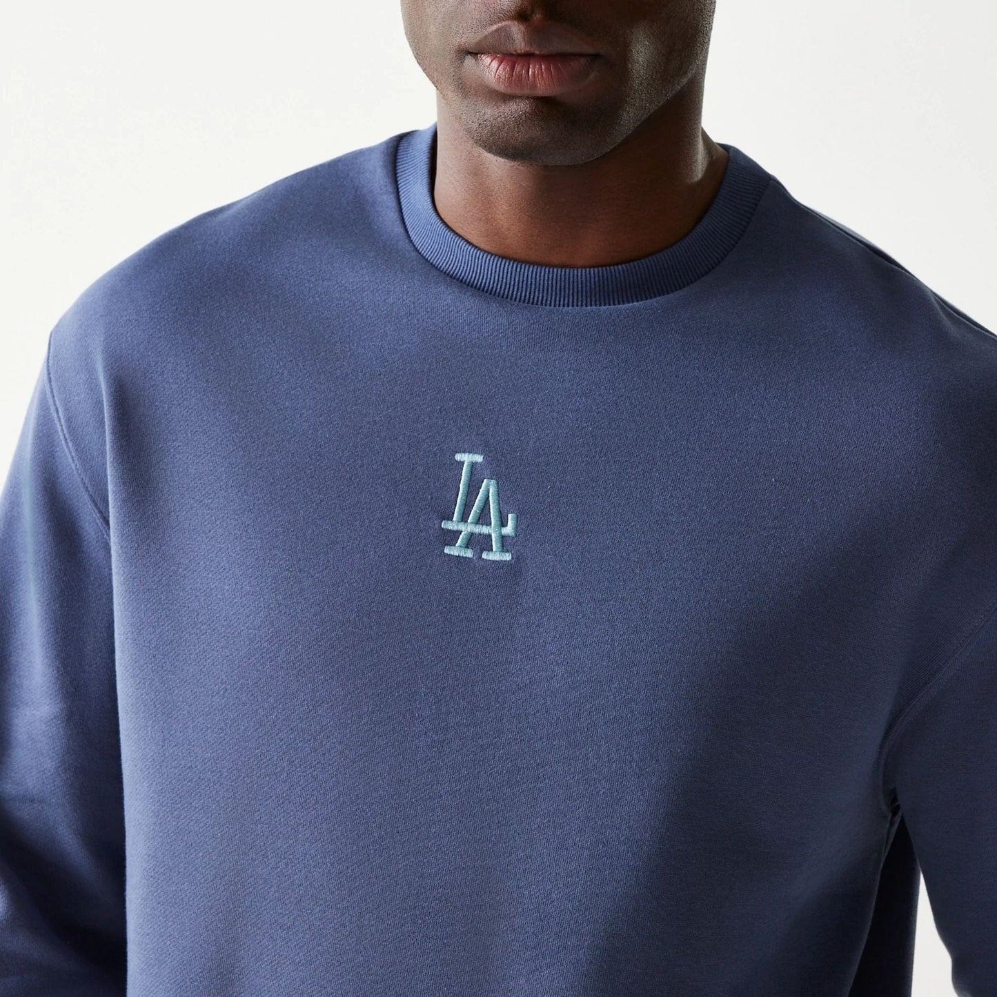 The Male model is wearing LA Dodgers MLB Midi League Essential Dark Blue Oversized Crew Neck Sweater 6