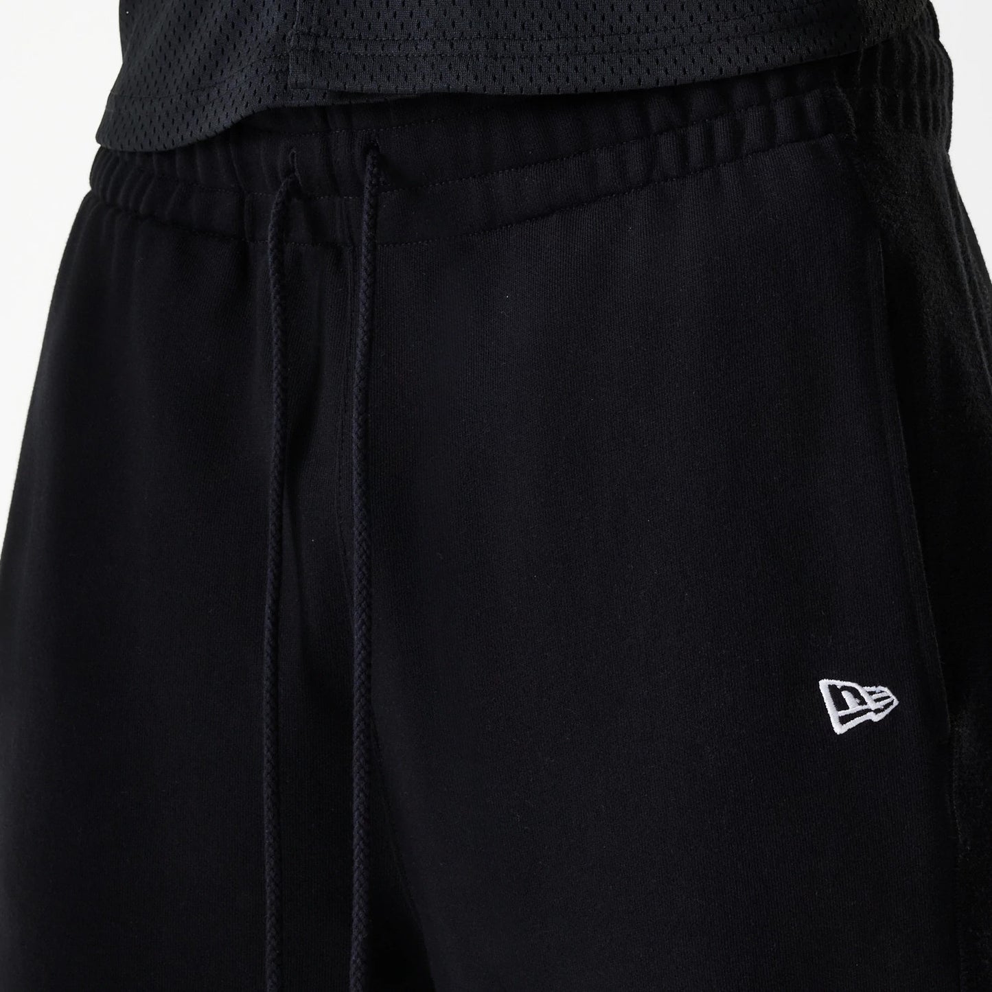 The Male model is wearing Chicago Bulls NBA Arch Graphic Black Joggers 6