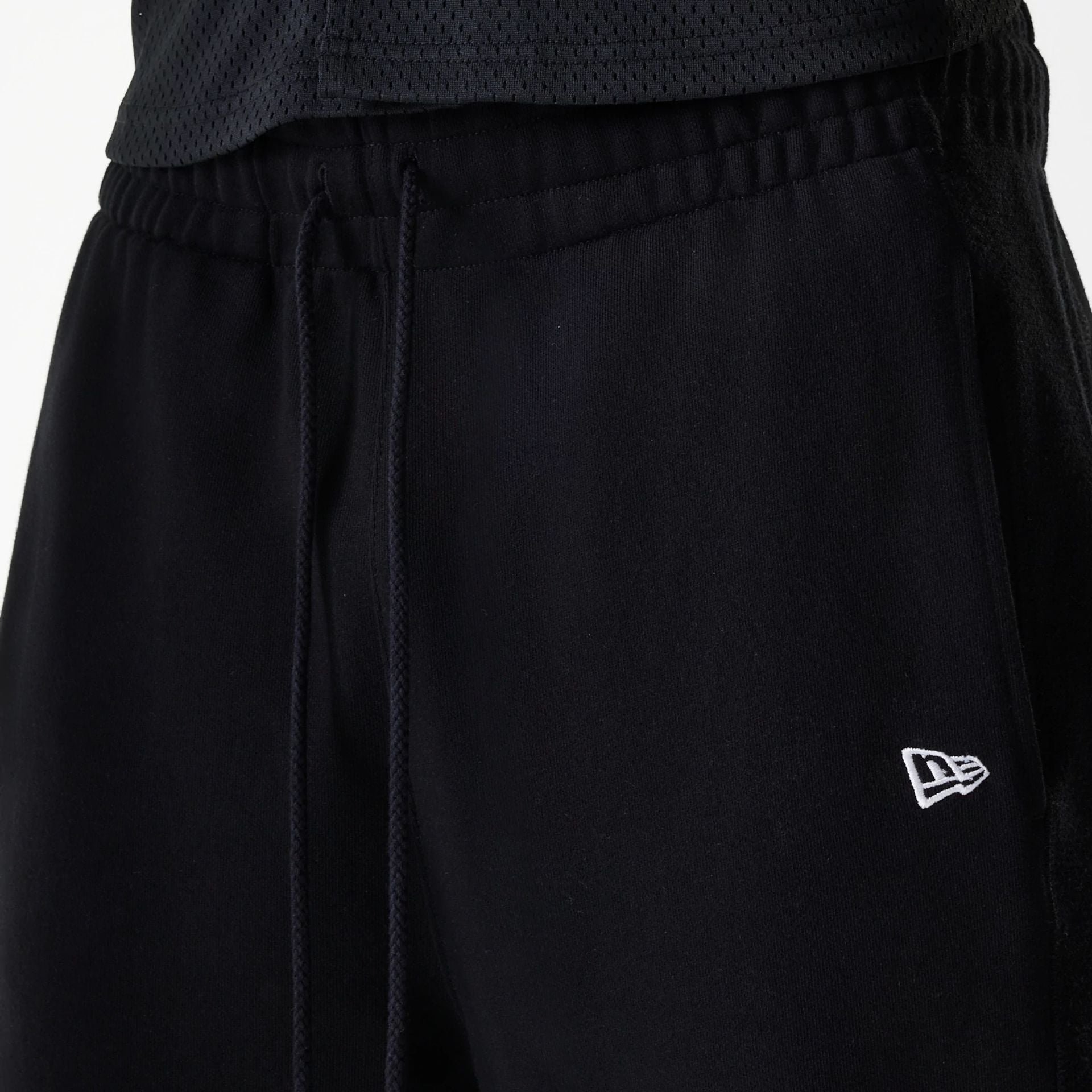 The Male model is wearing Chicago Bulls NBA Arch Graphic Black Joggers 6