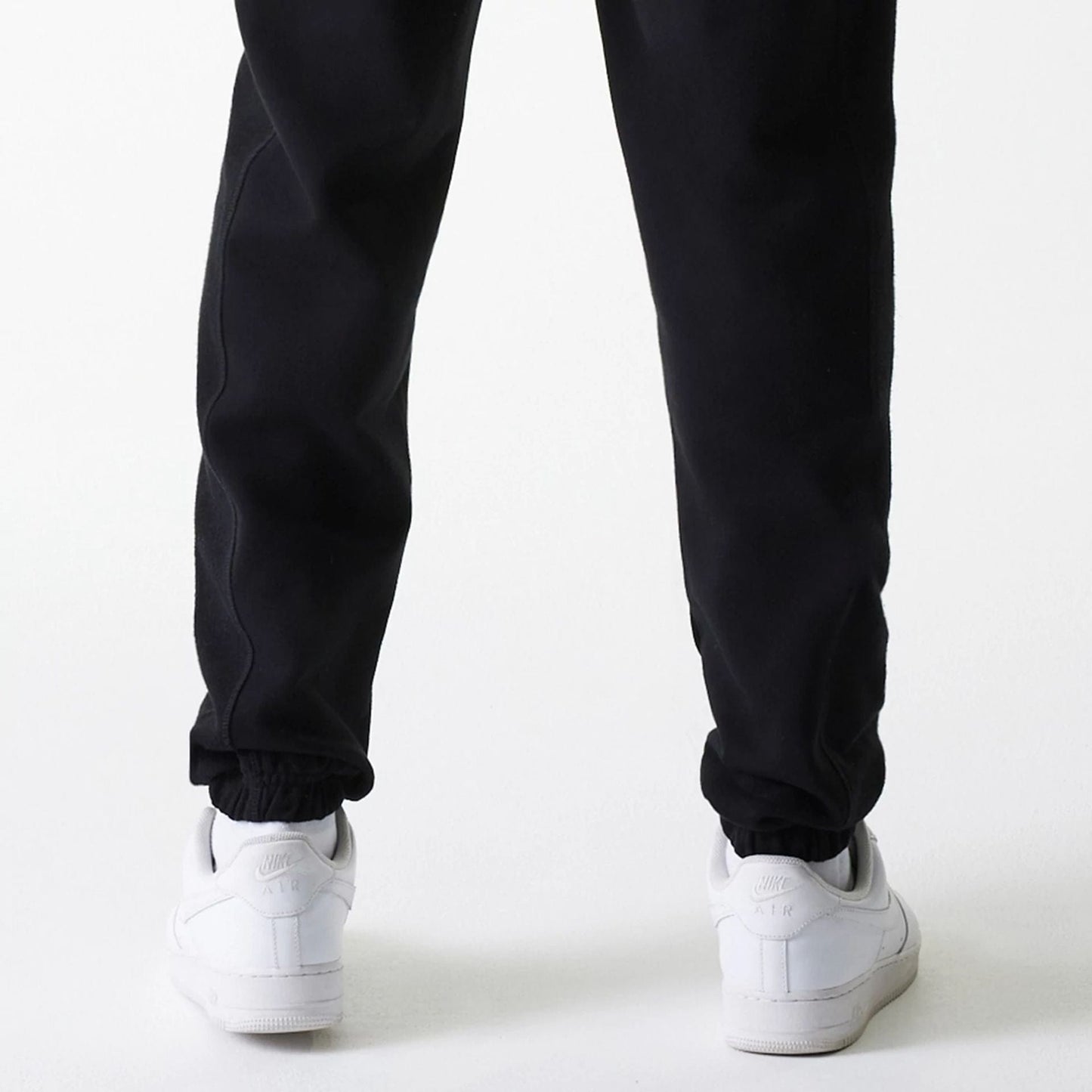 The Male model is wearing Chicago Bulls NBA Arch Graphic Black Joggers 7