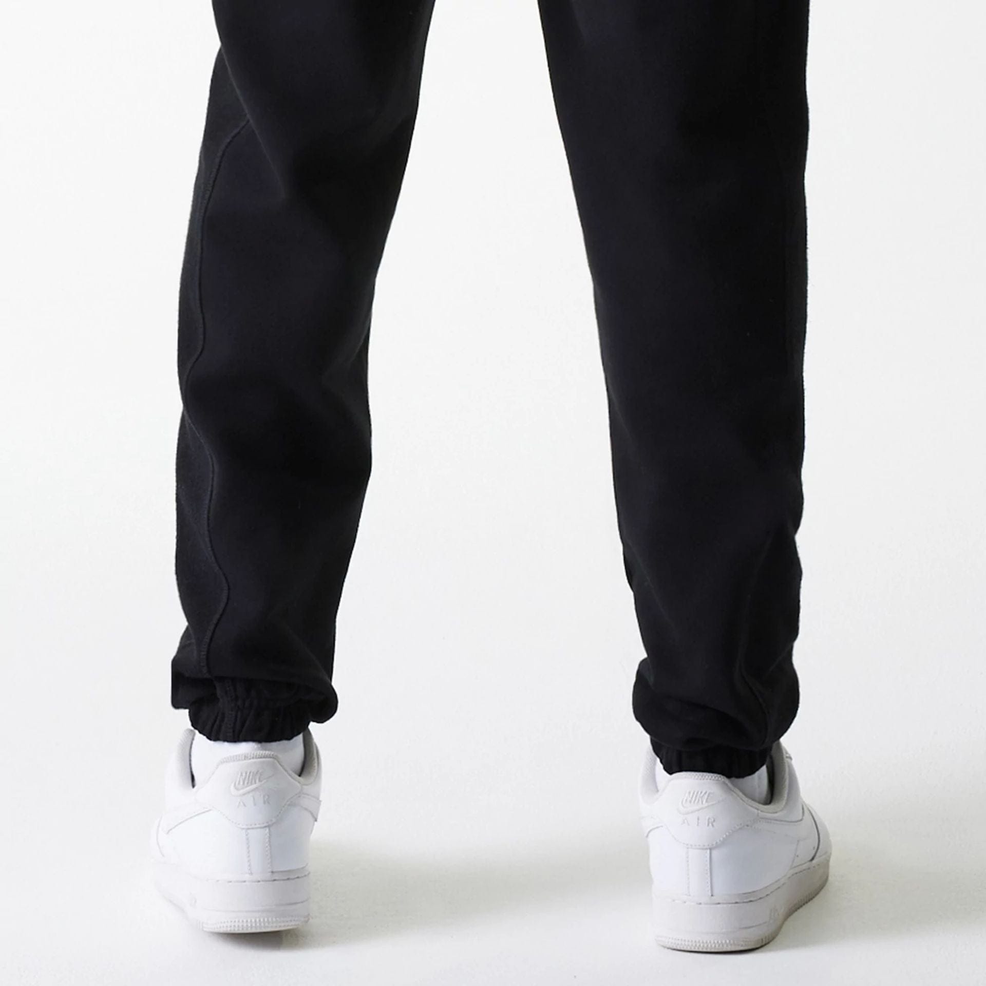 The Male model is wearing Chicago Bulls NBA Arch Graphic Black Joggers 7