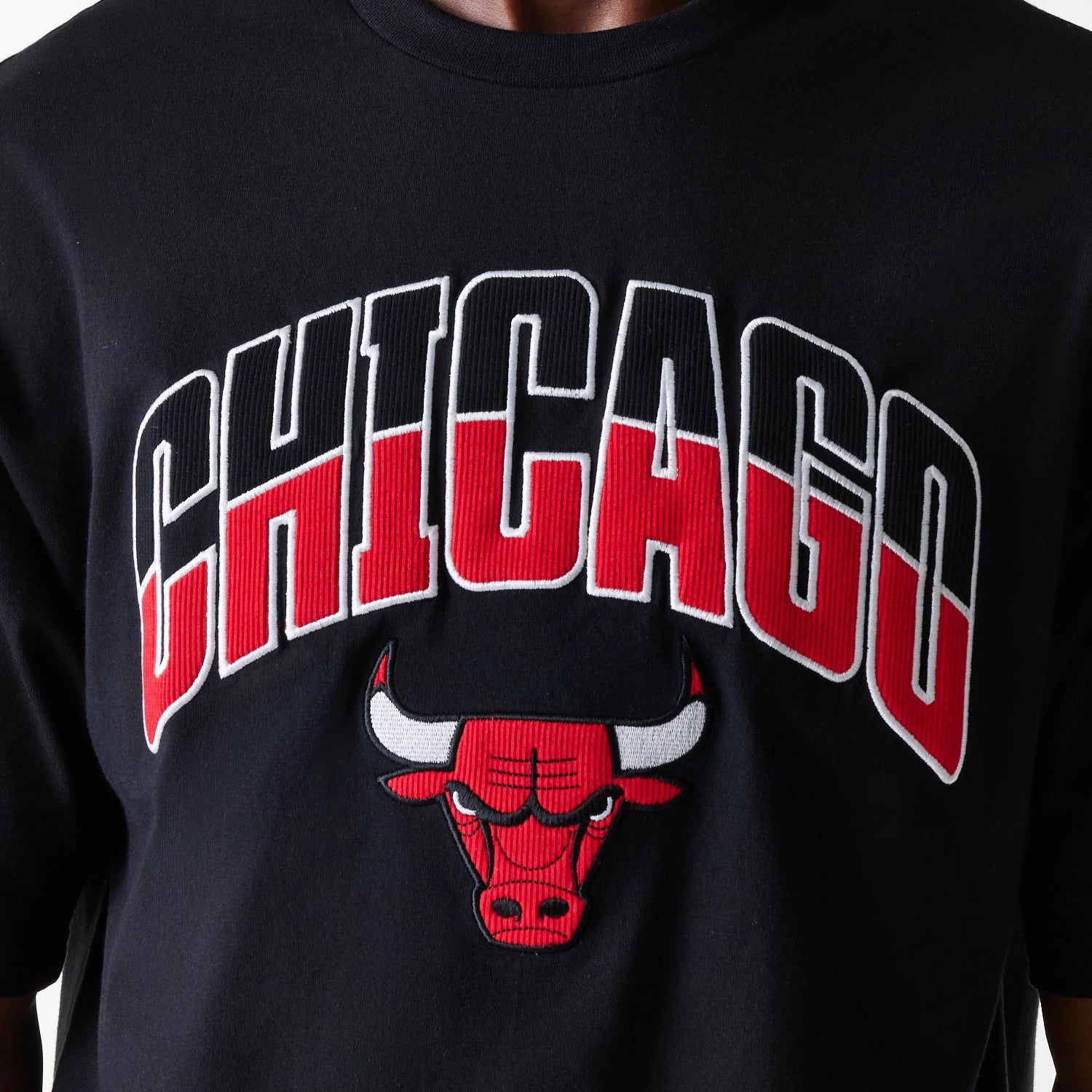 The Male model is wearing Chicago Bulls NBA Arch Graphic Black Oversized T-Shirt 4