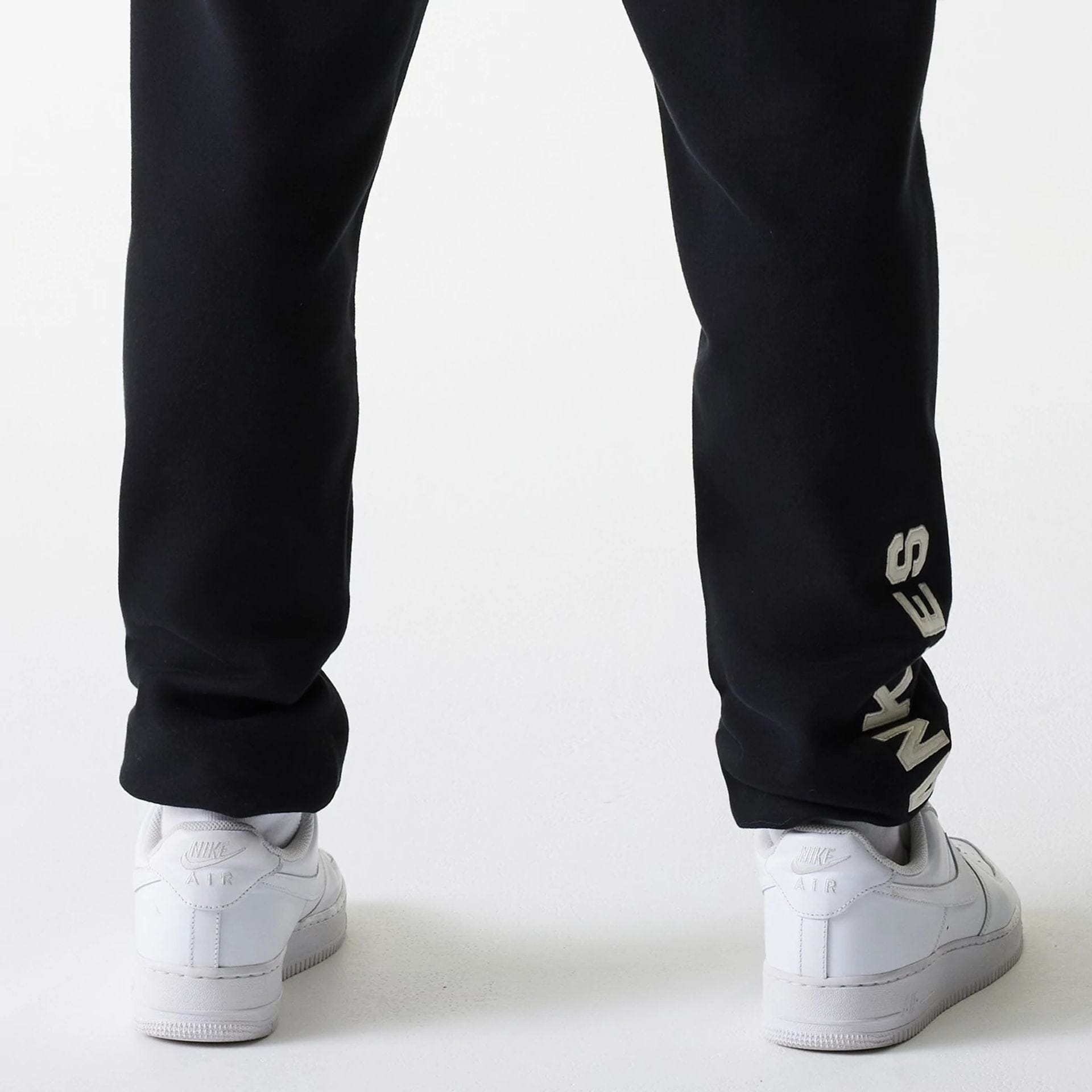 The Male model is wearing New York Yankees MLB Heritage Black Joggers 5