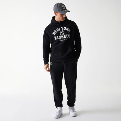 The Male model is wearing New York Yankees MLB Heritage Black Joggers 8