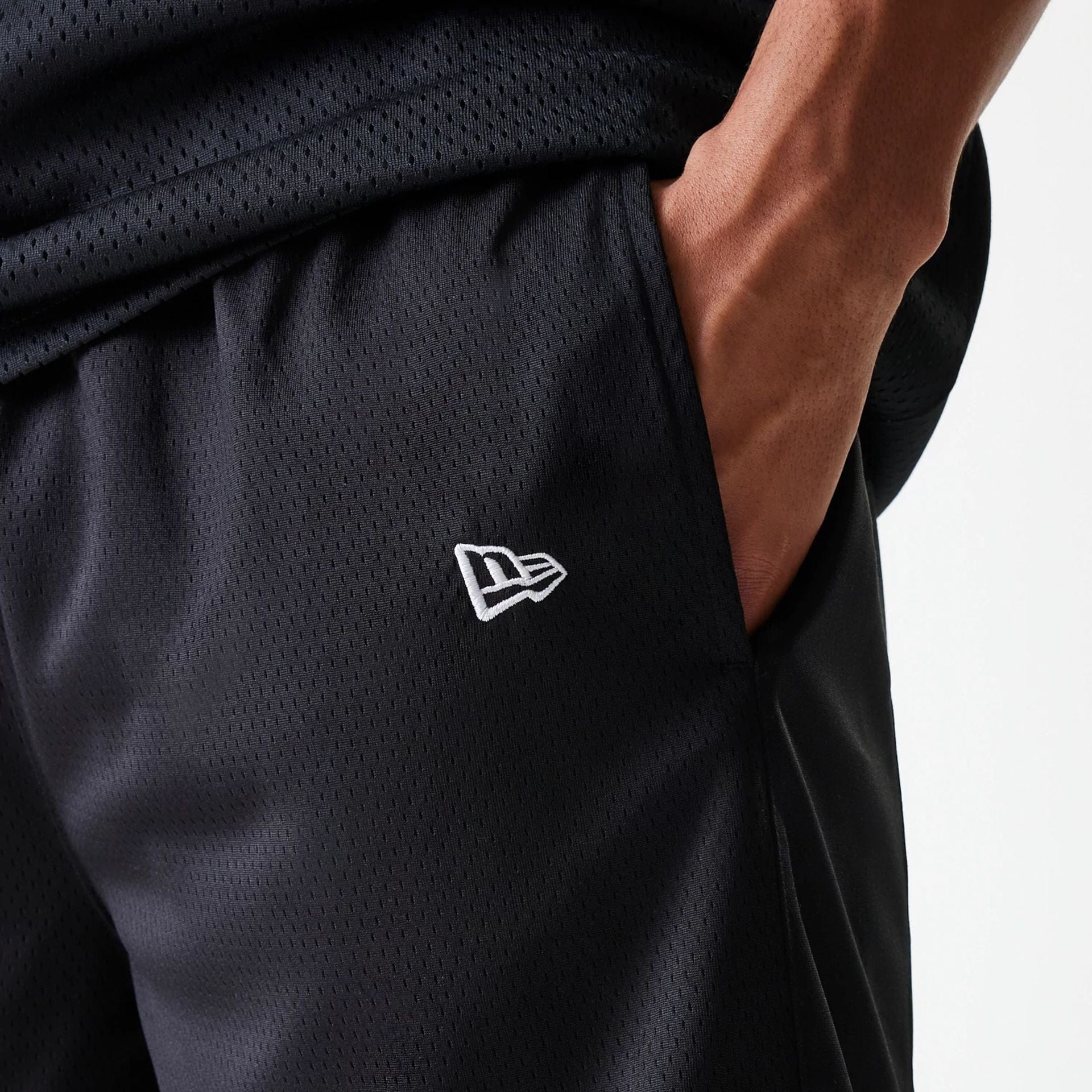 The Male model is wearing Chicago Bulls NBA Arch Graphic Black Mesh Shorts 4