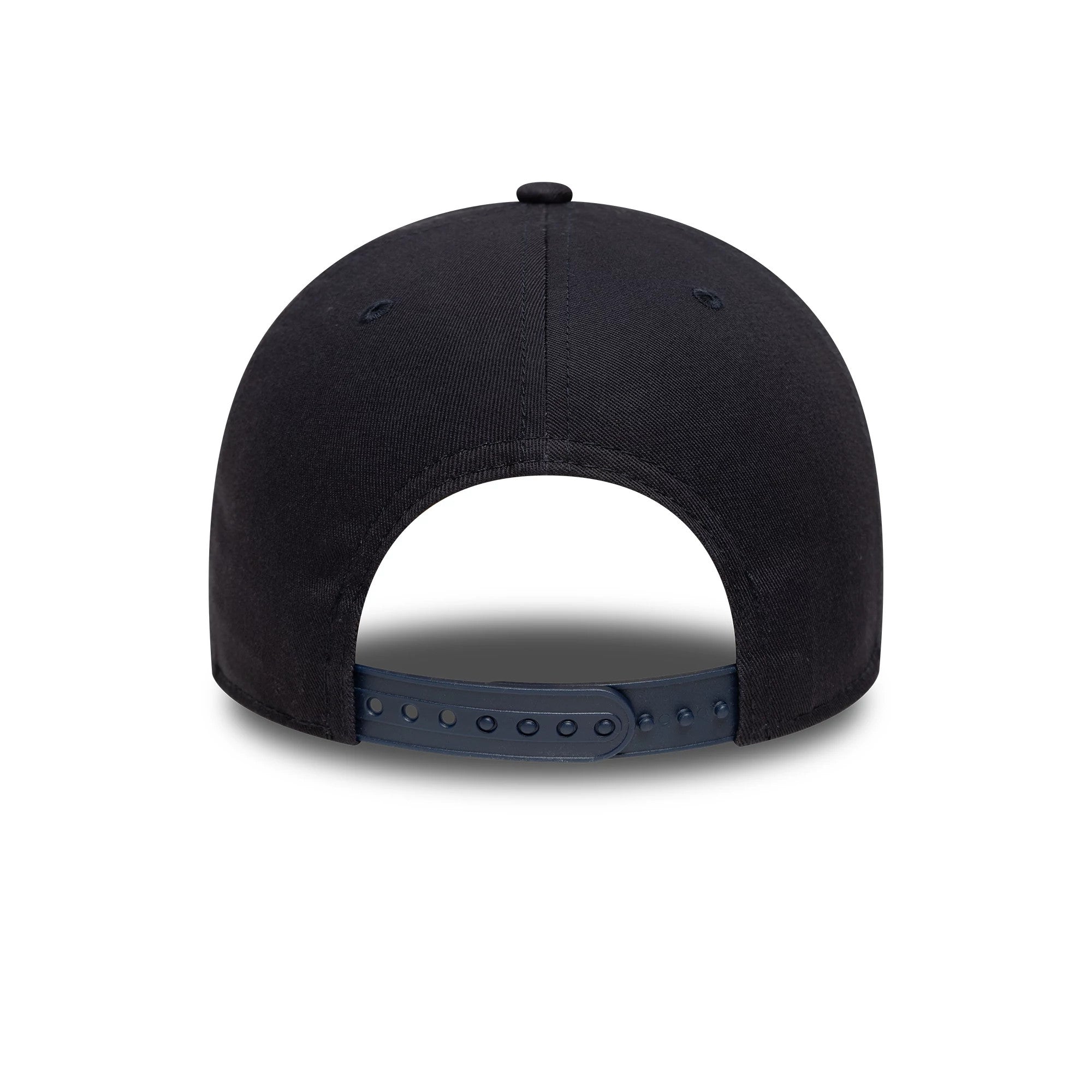 Pictured is this Core Chelsea FC Lion Crest 9FORTY in navy. 4