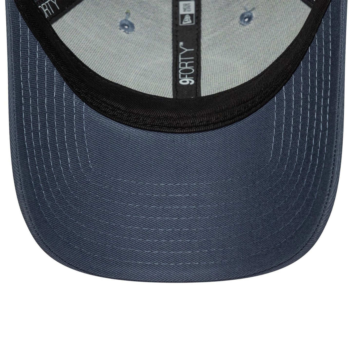 This is a Chelsea FC Lion Crest Seasonal Dark Blue 9FORTY Adjustable Cap 5