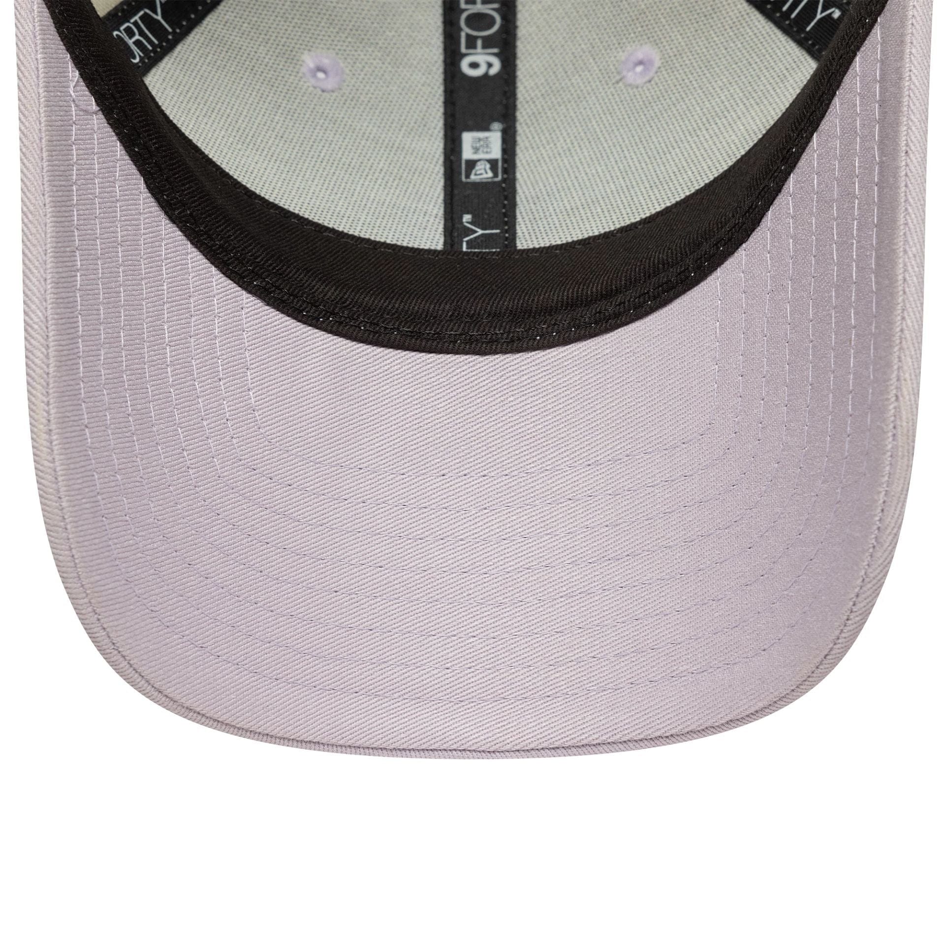 This is a Chelsea FC Lion Crest Womens Contrast Cream 9FORTY Adjustable Cap 5