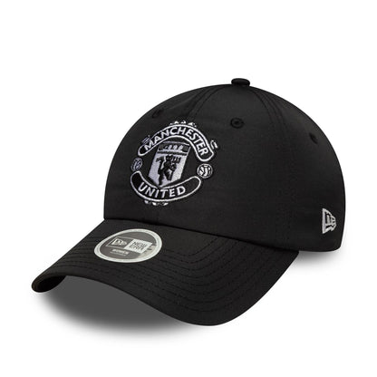 This is a Manchester United FC Womens Core Black Pony Tail Adjustable Cap 1