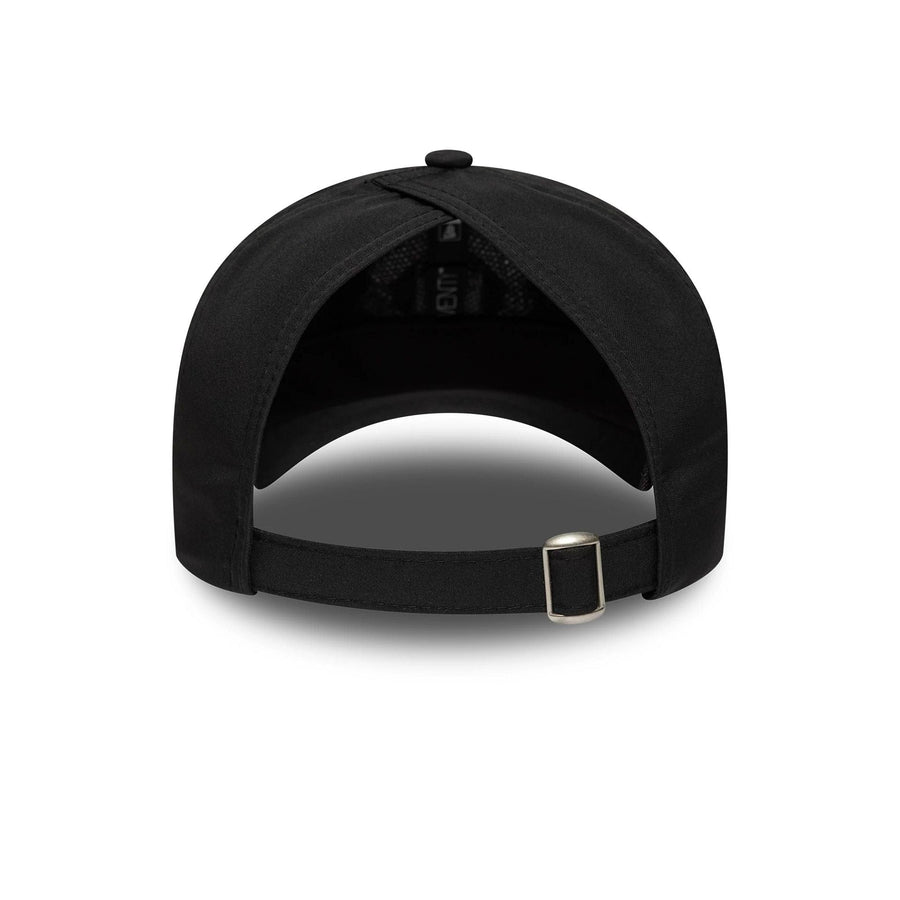 This is a Manchester United FC Womens Core Black Pony Tail Adjustable Cap 2