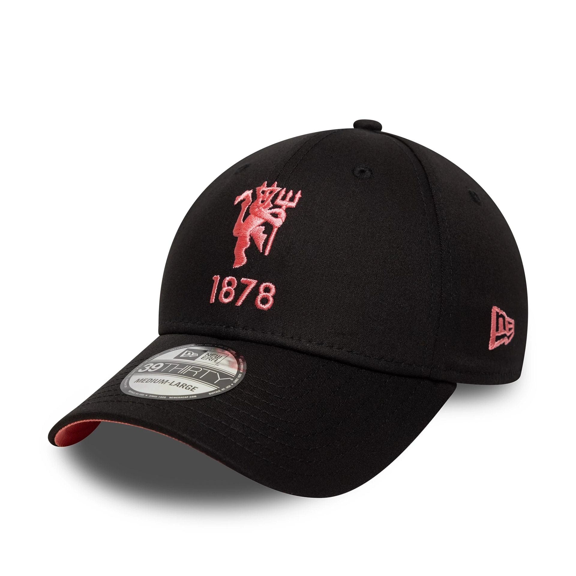 This is a Manchester United FC Seasonal Black 39THIRTY Stretch Fit Cap 1
