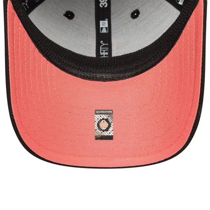 This is a Manchester United FC Seasonal Black 39THIRTY Stretch Fit Cap 2