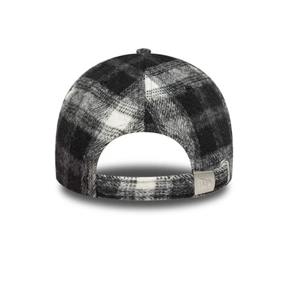 This is a Chicago White Sox Cord & Tweed Black 9FORTY Adjustable Cap 6