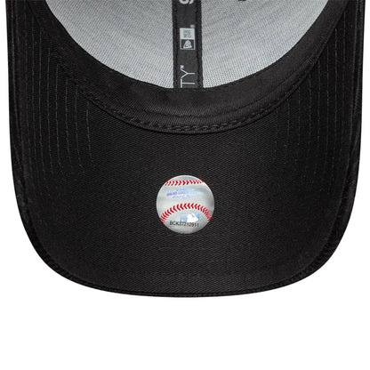 This is a Chicago White Sox Cord & Tweed Black 9FORTY Adjustable Cap 7