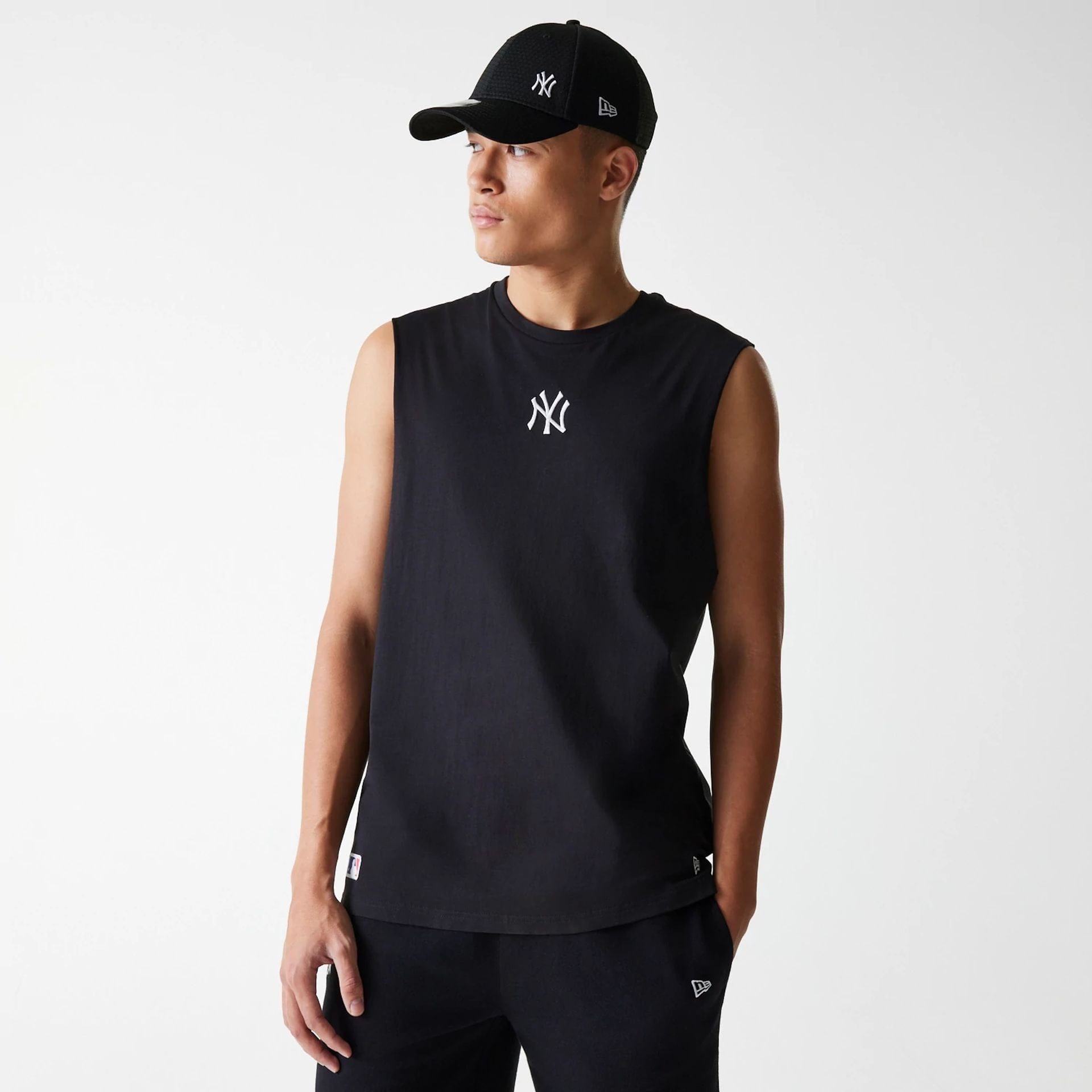 The Male model is wearing New York Yankees MLB Midi Black Sleeveless T-Shirt 1