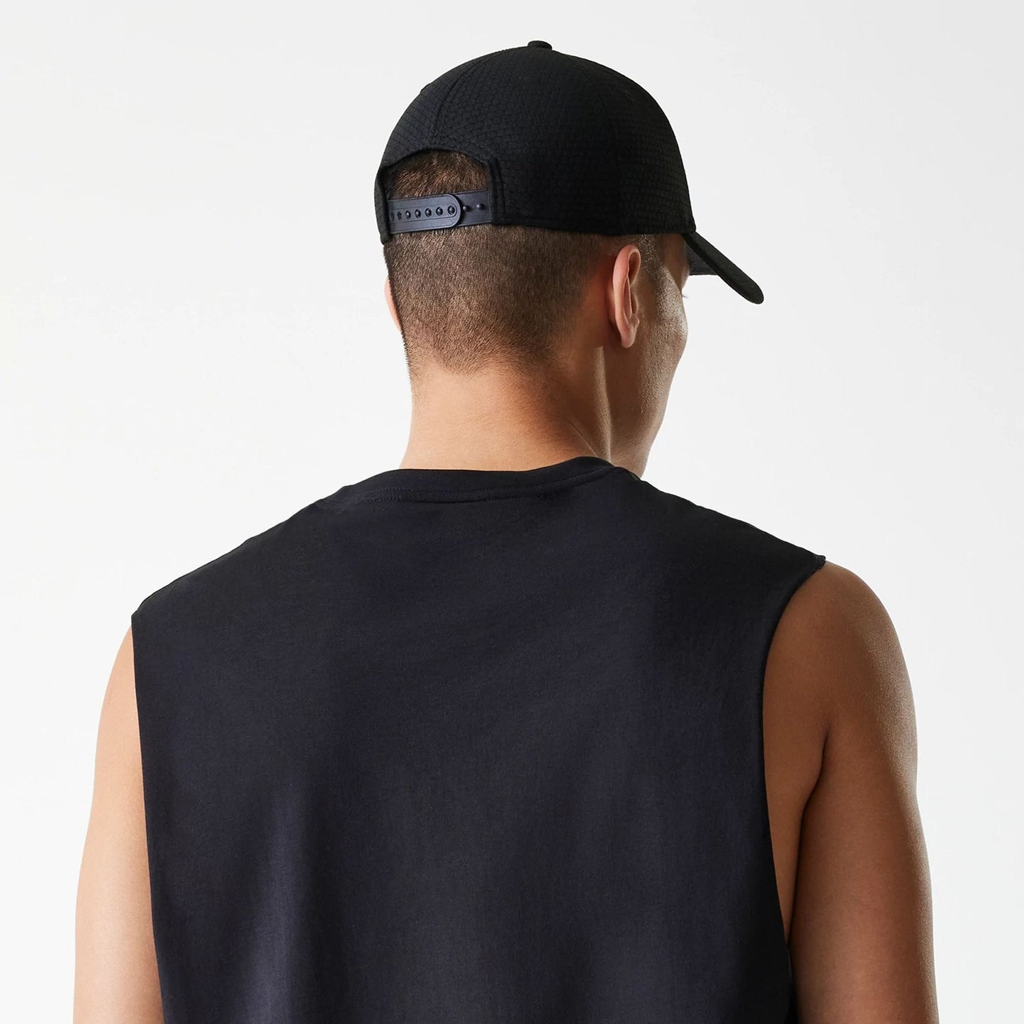 The Male model is wearing New York Yankees MLB Midi Black Sleeveless T-Shirt 5