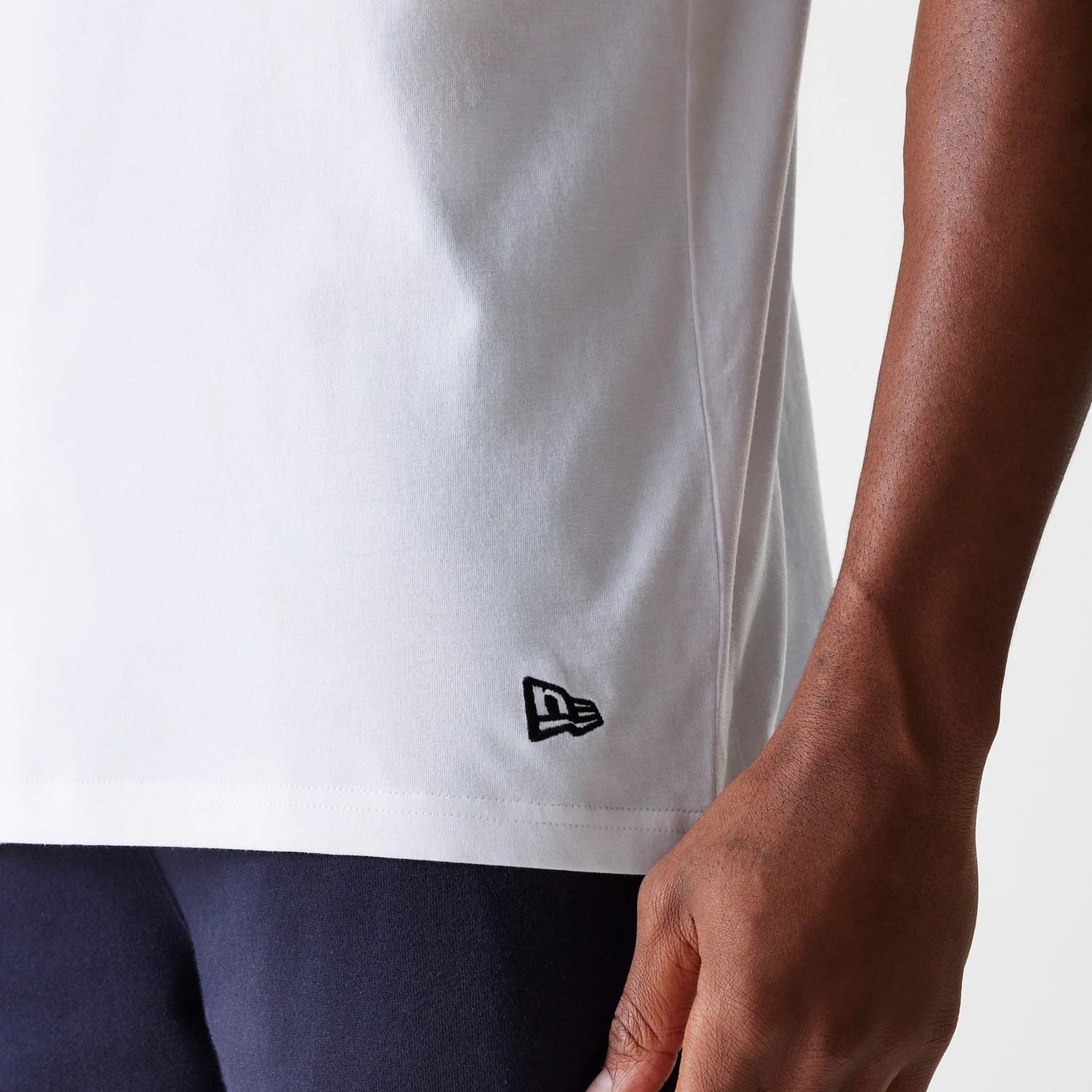 The Male model is wearing New York Yankees MLB Midi White Sleeveless T-Shirt 5