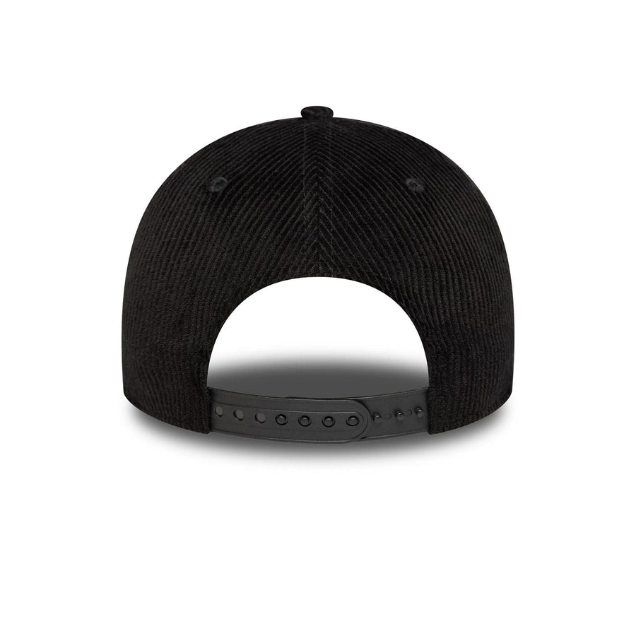 This is a Chicago Bulls MLB Cord Black 9FORTY M-Crown Adjustable Cap 4