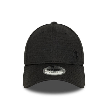 This is a New York Yankees MLB Flawless Monotone Mesh Black 9FORTY Adjustable Cap 2