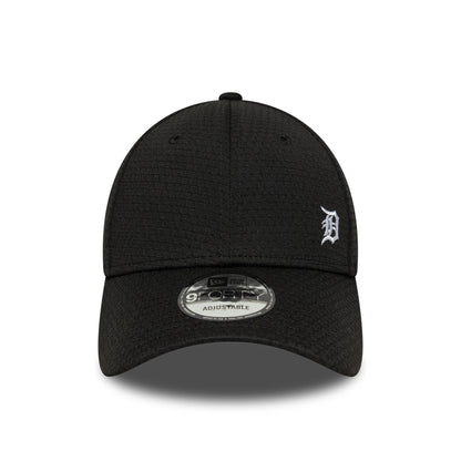 Detroit Tigers MLB Flawless Mesh Black New Era 9FORTY Adjustable Cap, front view showing the white embroidered D logo on the front panel with a curved black visor and 9FORTY size sticker on top.