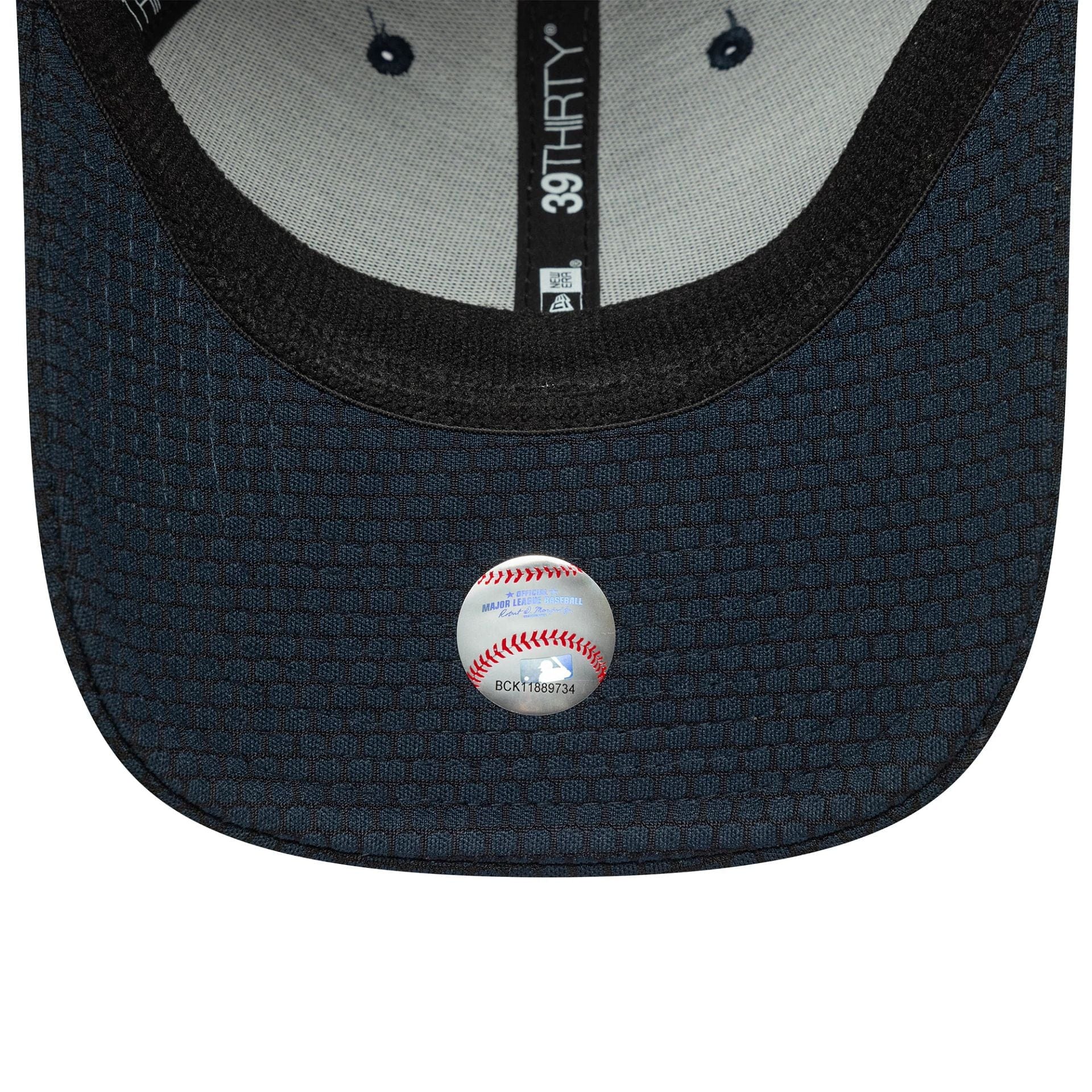 This is a New York Yankees MLB Stretch Mesh Dark Blue 39THIRTY Stretch-Fit Cap 5