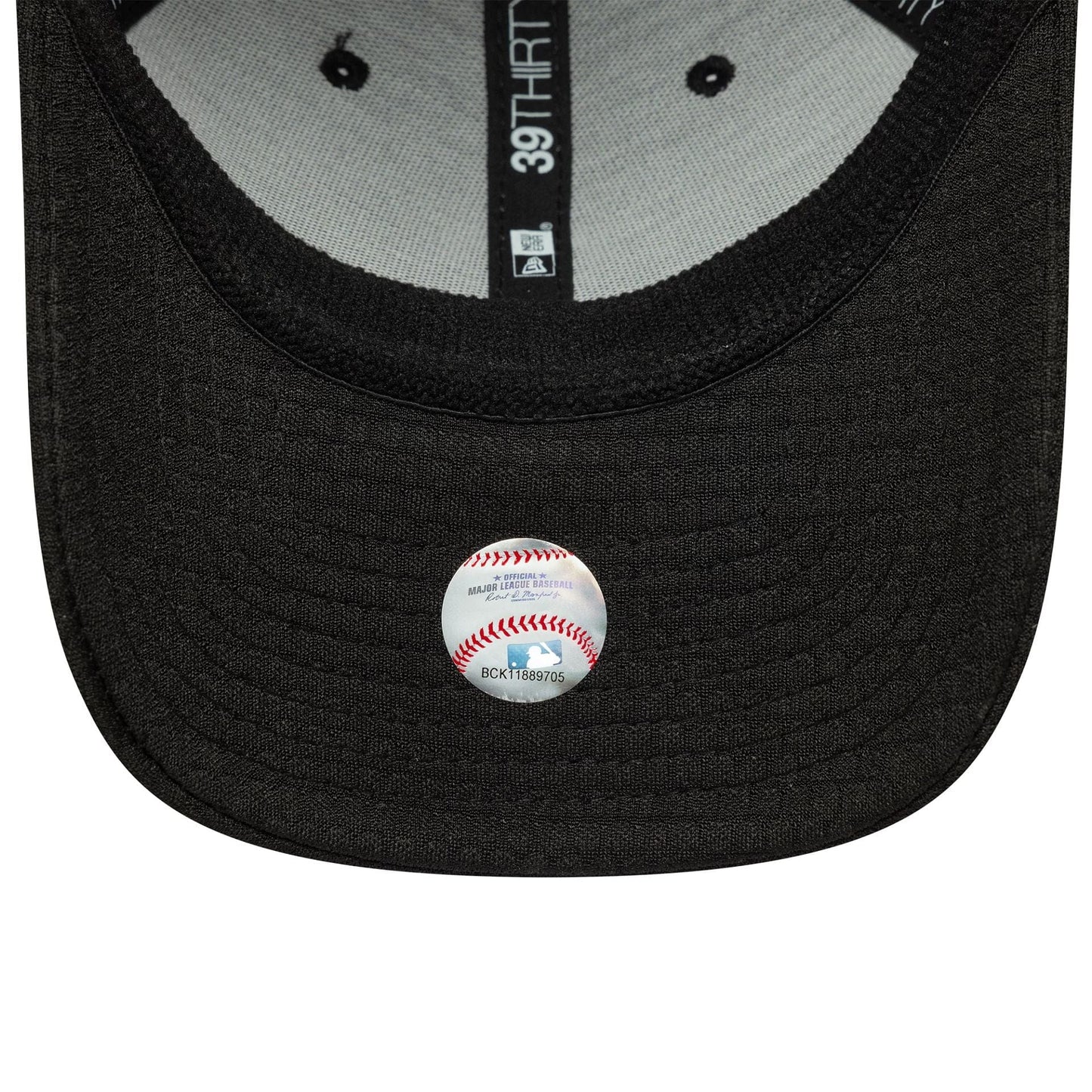 This is a New York Yankees MLB Stretch Mesh Black 39THIRTY Stretch-Fit Cap 5